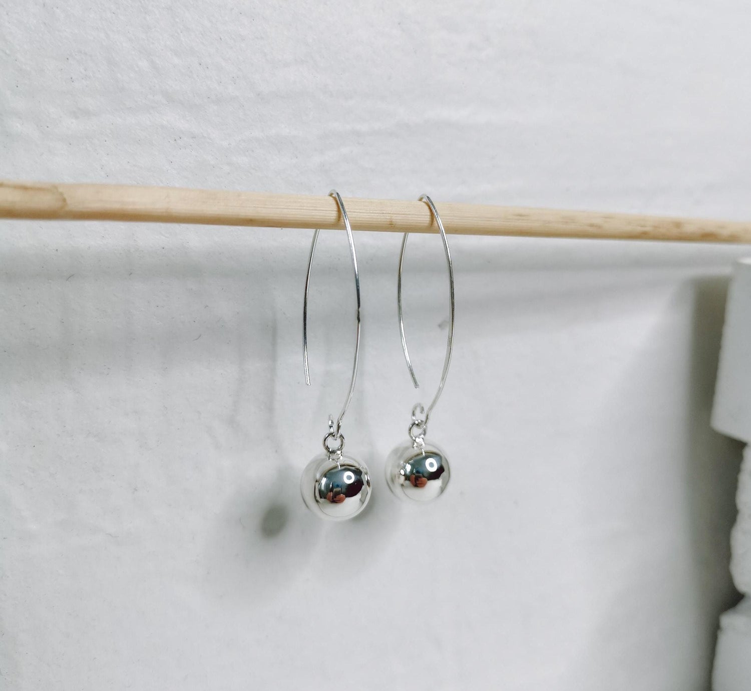 Ohrringe mit Kugel Charm aus 925 Silber, Sterling Silber lange Ohrringe, Hängende Ohrringe aus Silber 925