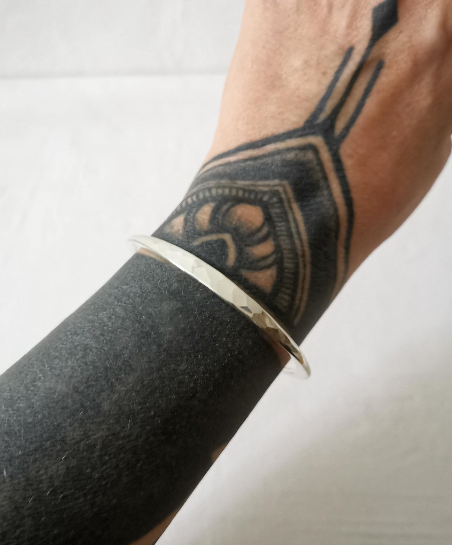 Sterling Silber verstellbarer Armreif, gehämmert strukturiert, Armreif aus 925 Silber, Minimalistischer Silberarmreif