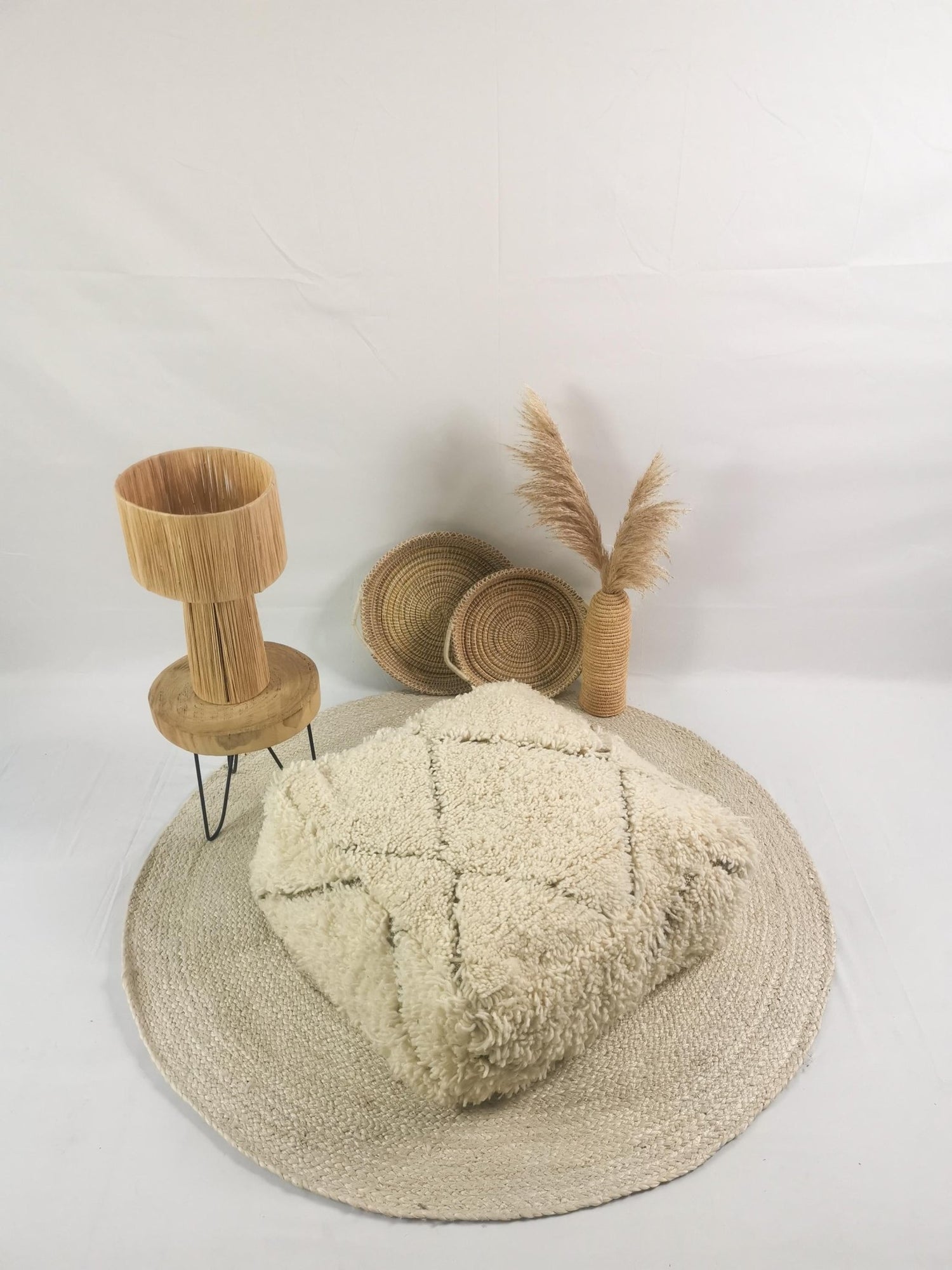 Marokkanischer Pouf, Berber Bodenkissen, Sitzkissen aus Wolle, Vintage Kissen, Boho Sitzkissen Marrakesch, Beni Ourain - CocosyBerlin