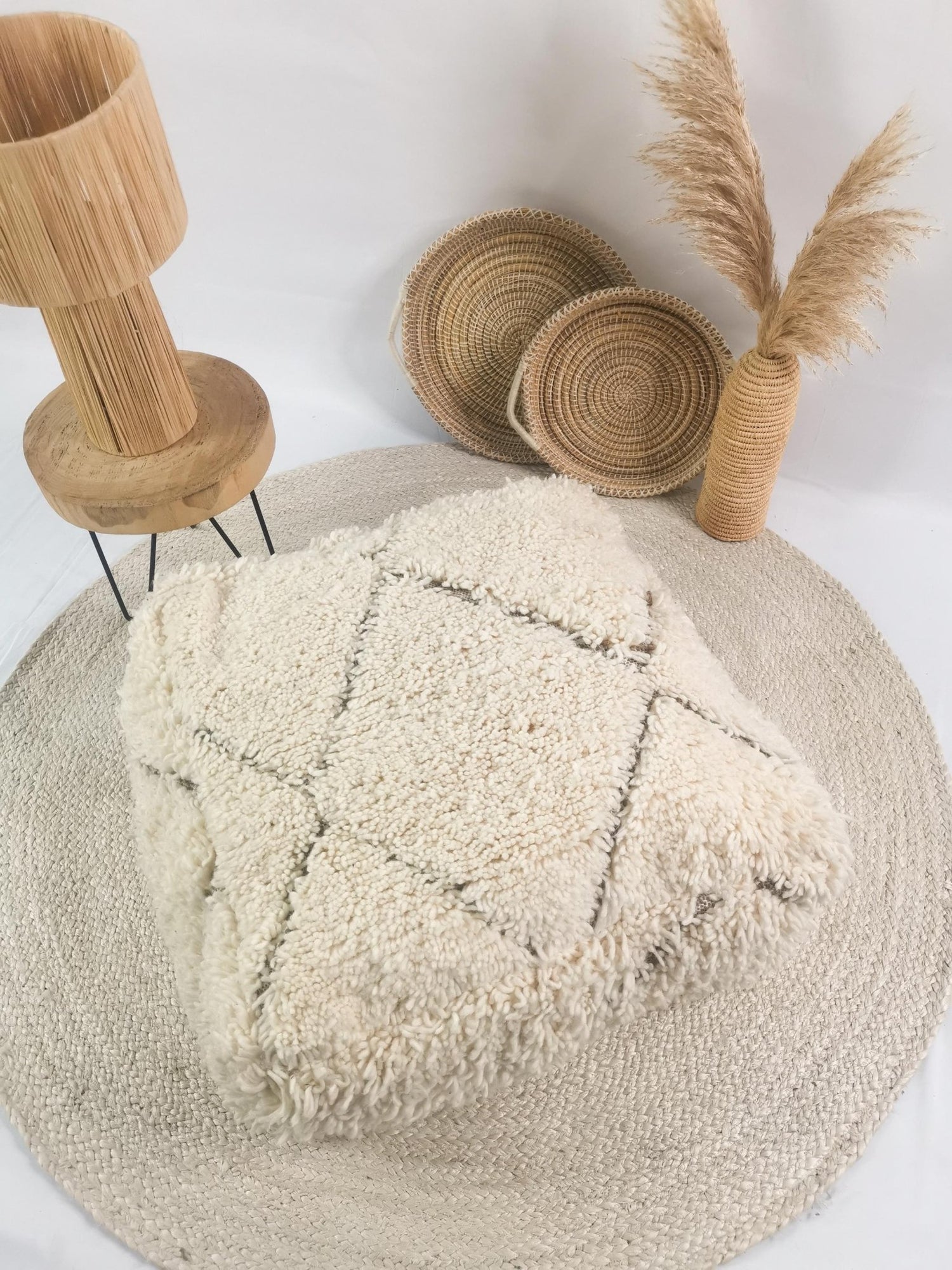 Marokkanischer Pouf, Berber Bodenkissen, Sitzkissen aus Wolle, Vintage Kissen, Boho Sitzkissen Marrakesch, Beni Ourain - CocosyBerlin