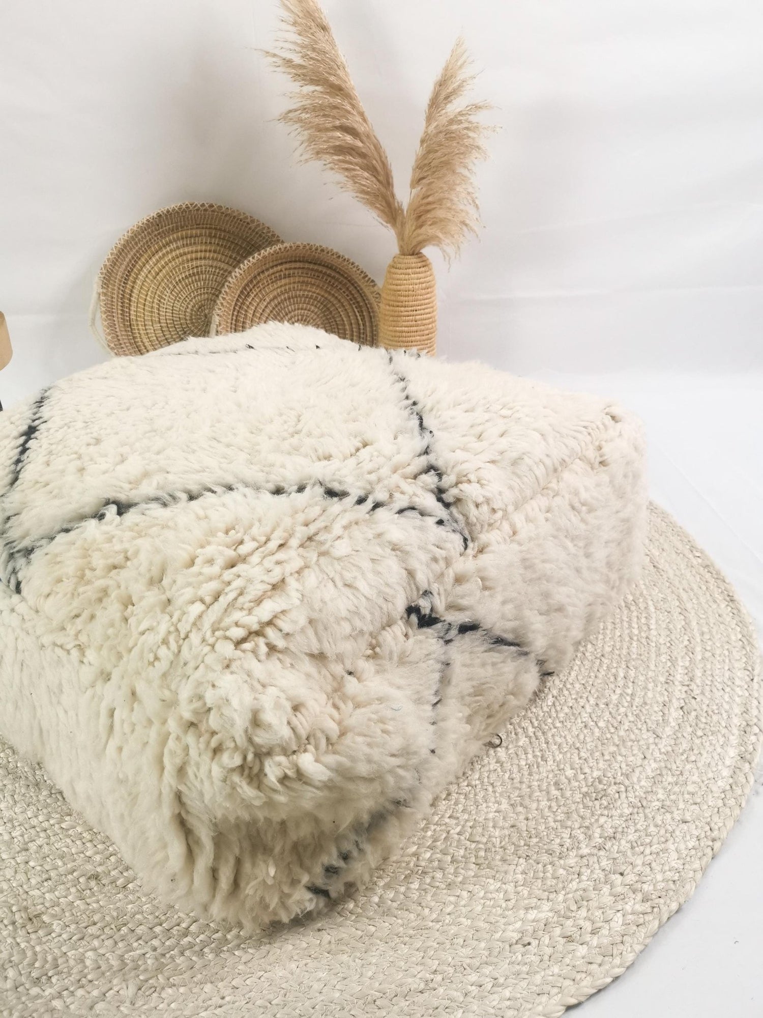 Marokkanischer Beni Ourain Pouf, Berber Bodenkissen, Sitzkissen aus Wolle, Vintage Bodenkissen, Boho Sitzkissen Marrakesch - CocosyBerlin