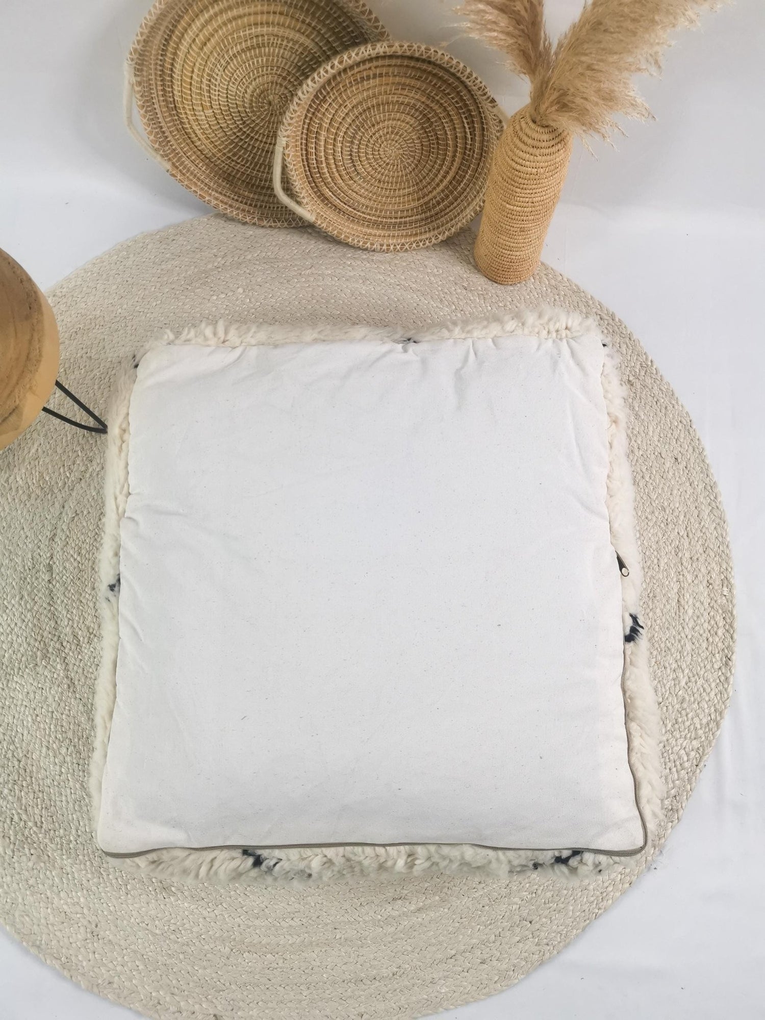 Marokkanischer Beni Ourain Pouf, Berber Bodenkissen, Sitzkissen aus Wolle, Vintage Bodenkissen, Boho Sitzkissen Marrakesch - CocosyBerlin
