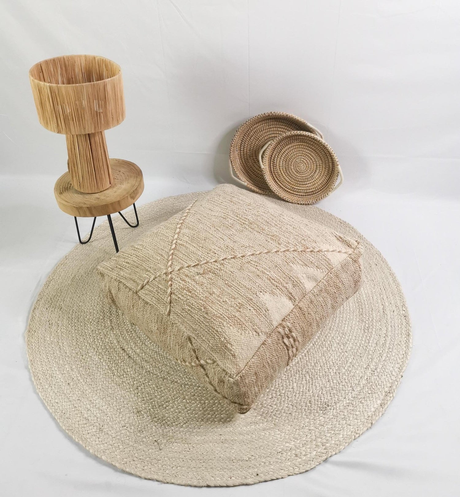 Marokkanischer Vintage Pouf, Berber Bodenkissen, quadratischer Pouf aus Wolle, Vintage Bodenkissen, Boho Sitzkissen Marrakesch Beige - CocosyBerlin