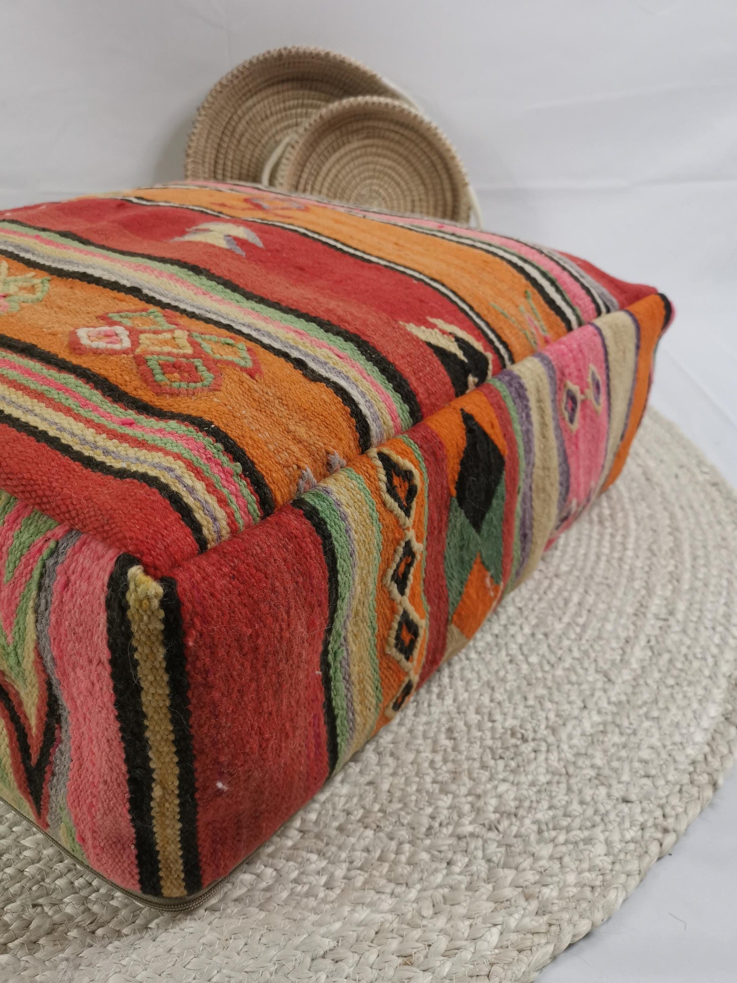 Moroccan pouf, Berber floor cushion colorful, wool seat cushion, vintage kilim floor cushion, boho seat cushion Marrakech