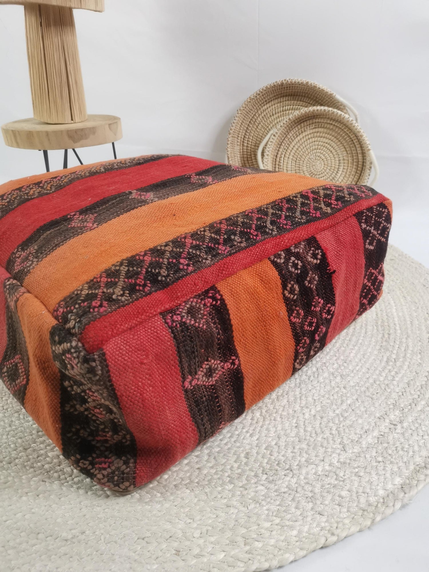 Moroccan pouf, Berber floor cushion colorful, pouf made of 100% wool, vintage kilim floor cushion, boho seat cushion Morocco, handmade