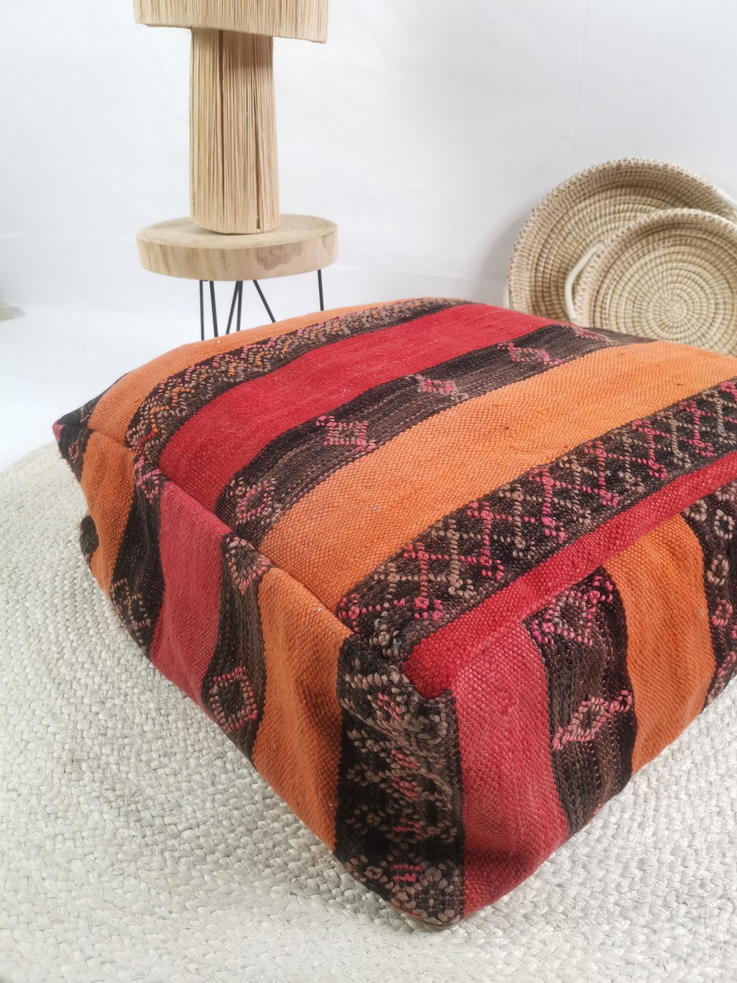 Moroccan pouf, Berber floor cushion colorful, pouf made of 100% wool, vintage kilim floor cushion, boho seat cushion Morocco, handmade