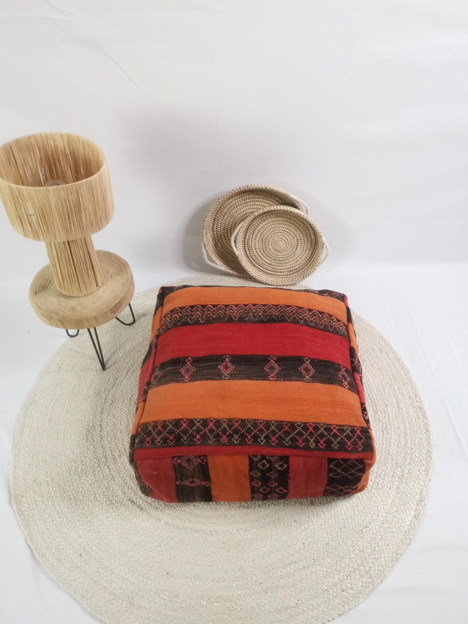 Marokkanischer Pouf, Berber Bodenkissen bunt, Pouf aus 100% Wolle, Vintage Kelim Bodenkissen, Boho Sitzkissen Marokko, handarbeit - CocosyBerlin