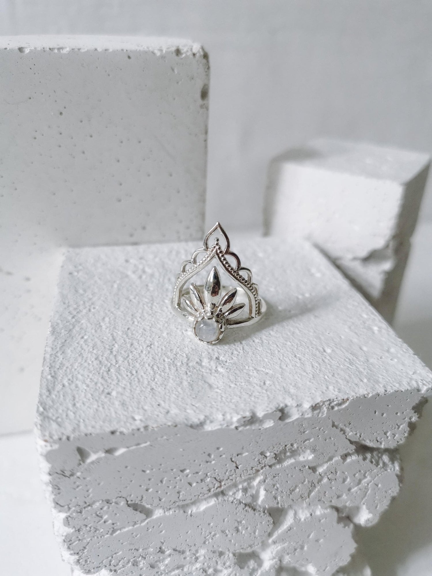 925 Silber Tiara Ring mit Mondstein, Mondstein Boho Silber Ring, filigraner Sterling Silber Ring - CocosyBerlin
