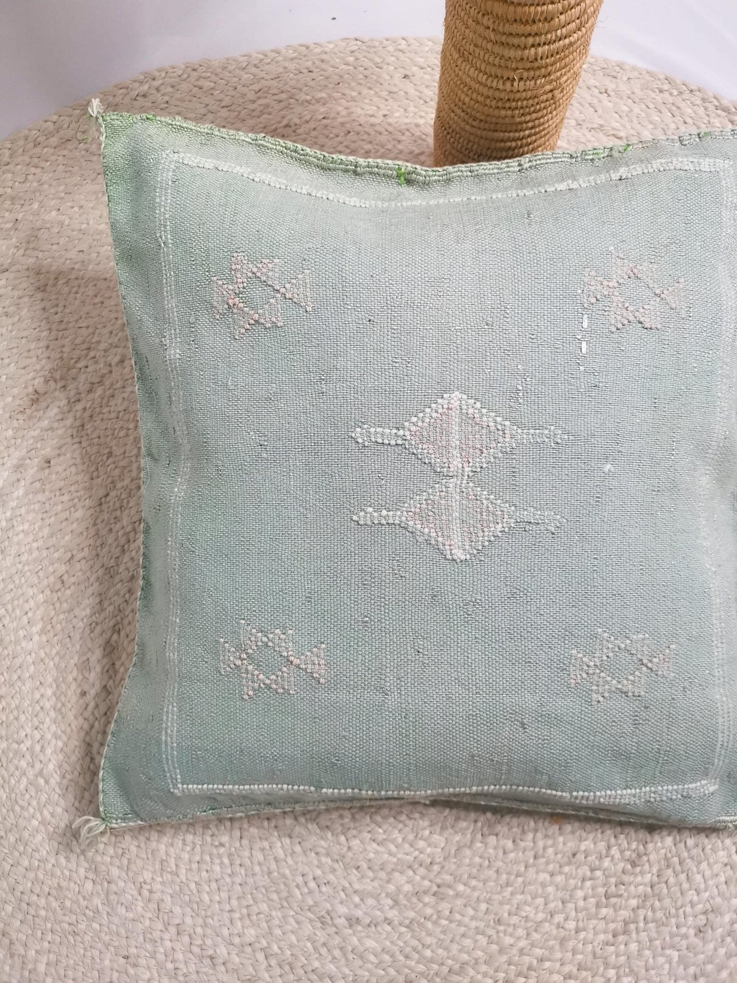 Sabra Kissen aus Marokko, Boho Eklektische Kissenhülle, Marokkanischer orientalischer Kissenbezug in Pistaziengrün / Pastellgrün und Rosa - CocosyBerlin