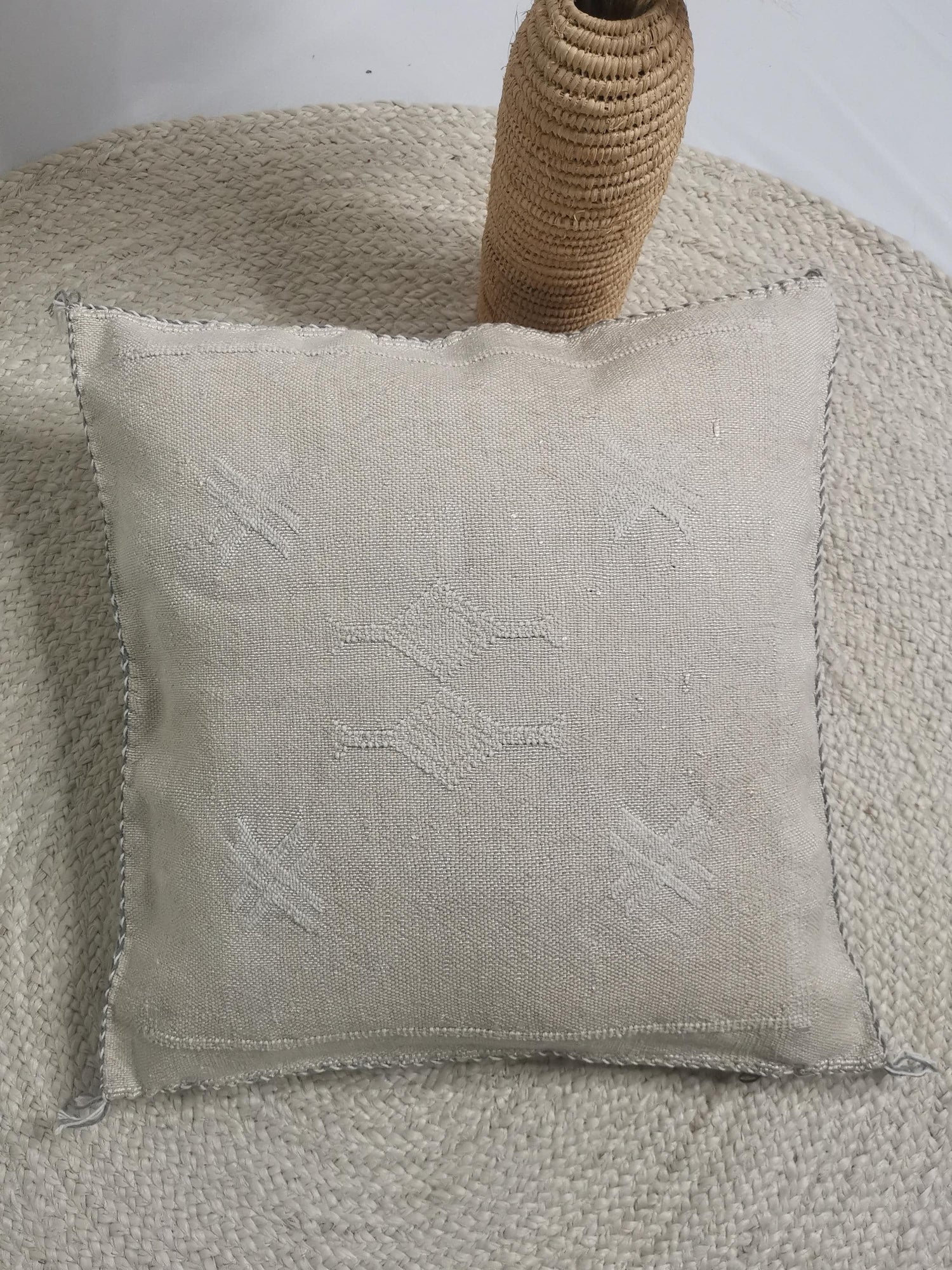 Sabra cushion from Morocco, Boho eclectic cushion cover, Moroccan oriental cushion cover, beige and white 50x50 cm