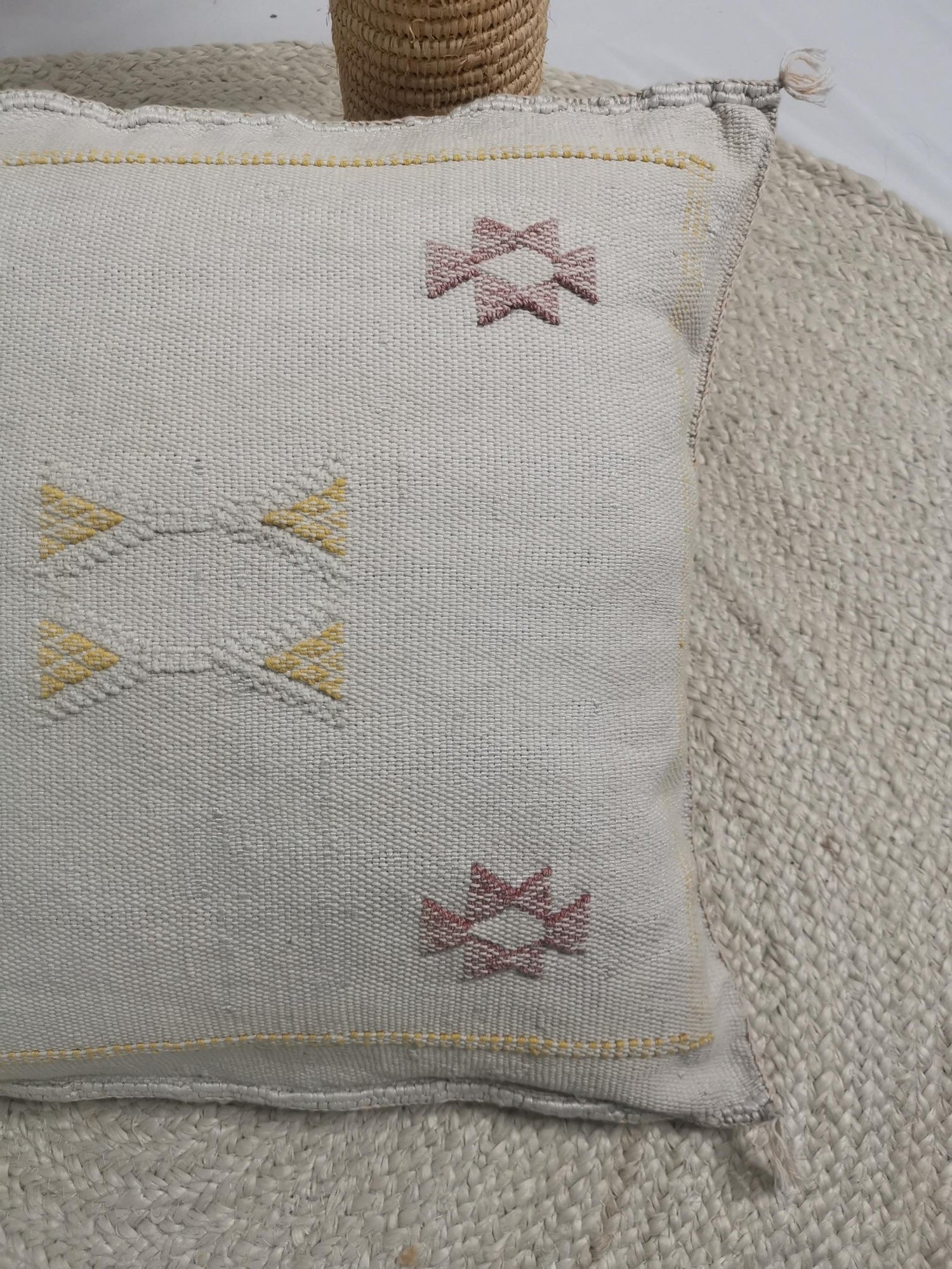 Sabra Kissen aus Marokko, Boho Eklektische Kissenhülle, Marokkanischer orientalischer Kissenbezug in Creme ca. 45x45 cm - CocosyBerlin