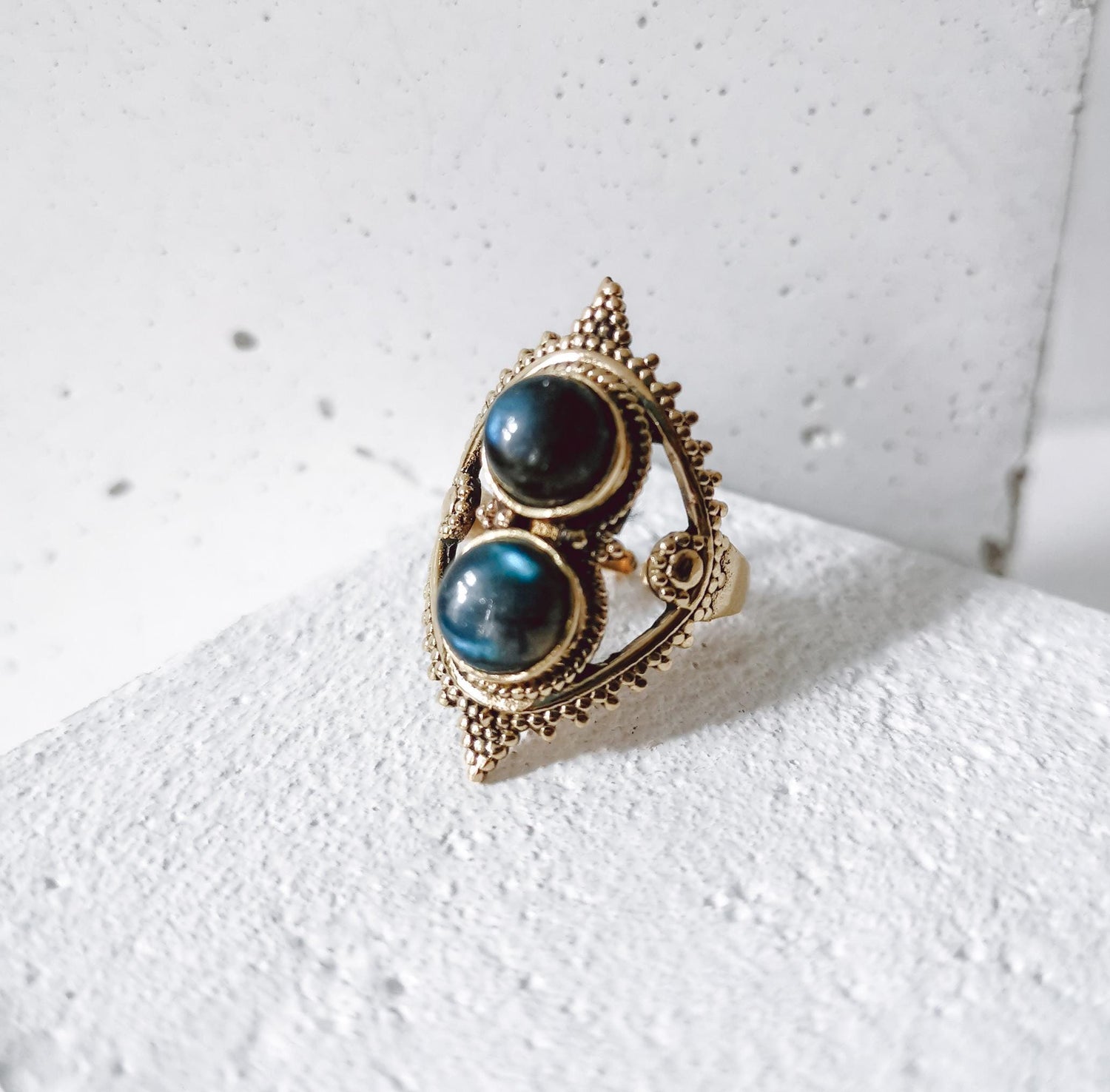 Statement ring with labradorite, large labradorite ring, tribal ring, boho ring, golden brass ring labradorite