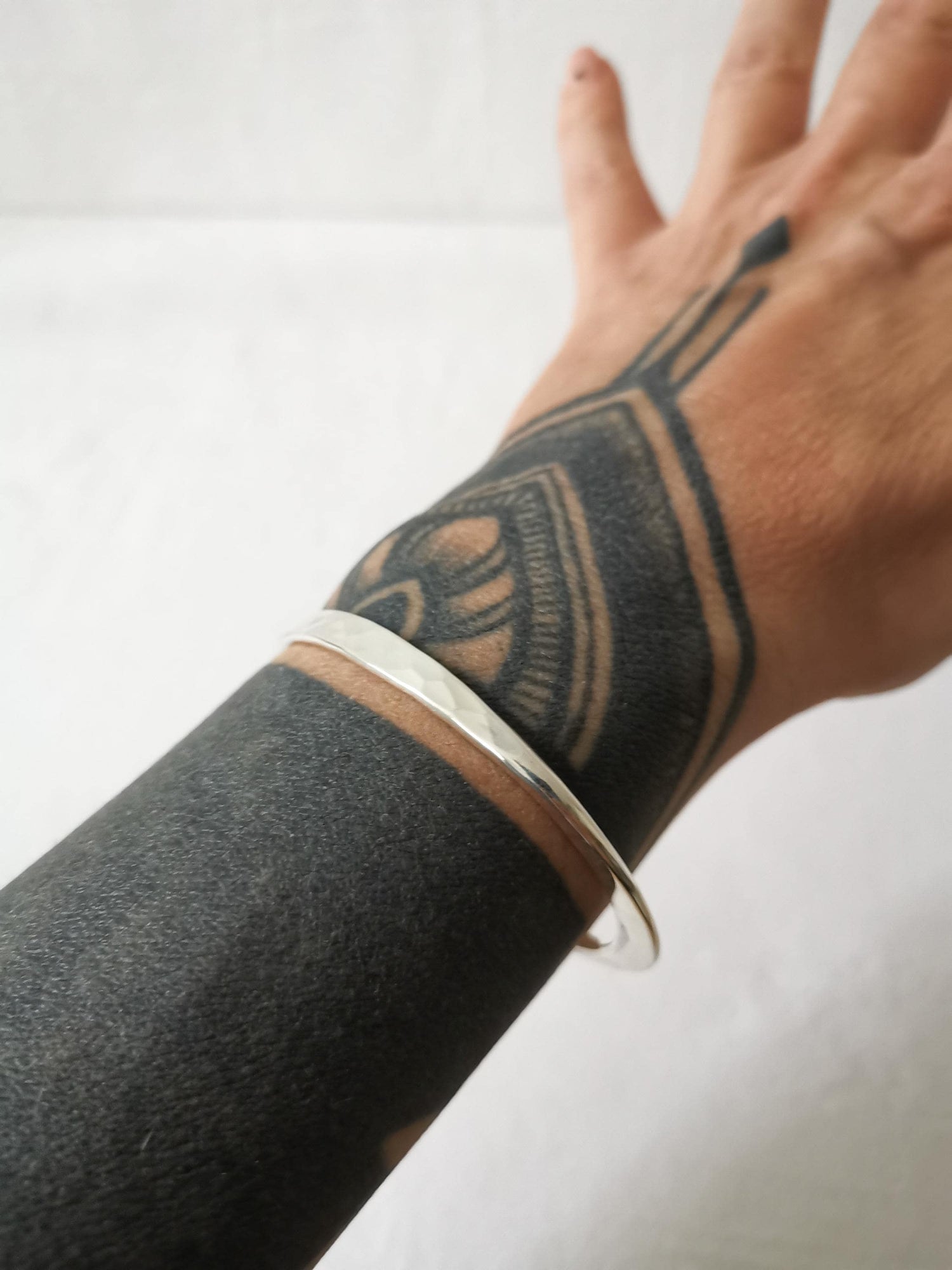 Sterling Silber verstellbarer Armreif, gehämmert strukturiert, Armreif aus 925 Silber, Minimalistischer Silberarmreif