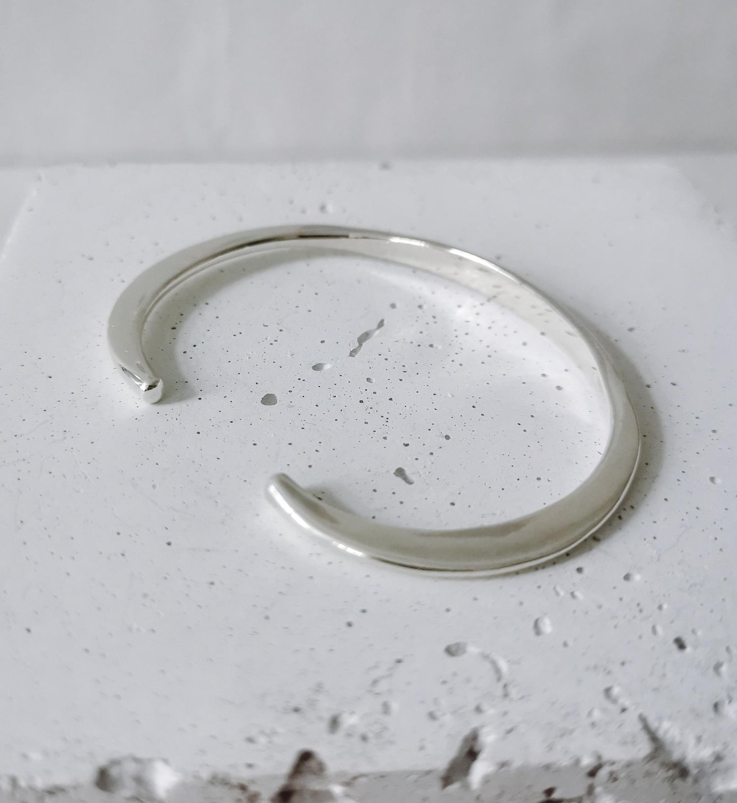 Sterling Silber verstellbarer Armreif, gehämmert strukturiert, Armreif aus 925 Silber, Minimalistischer Silberarmreif