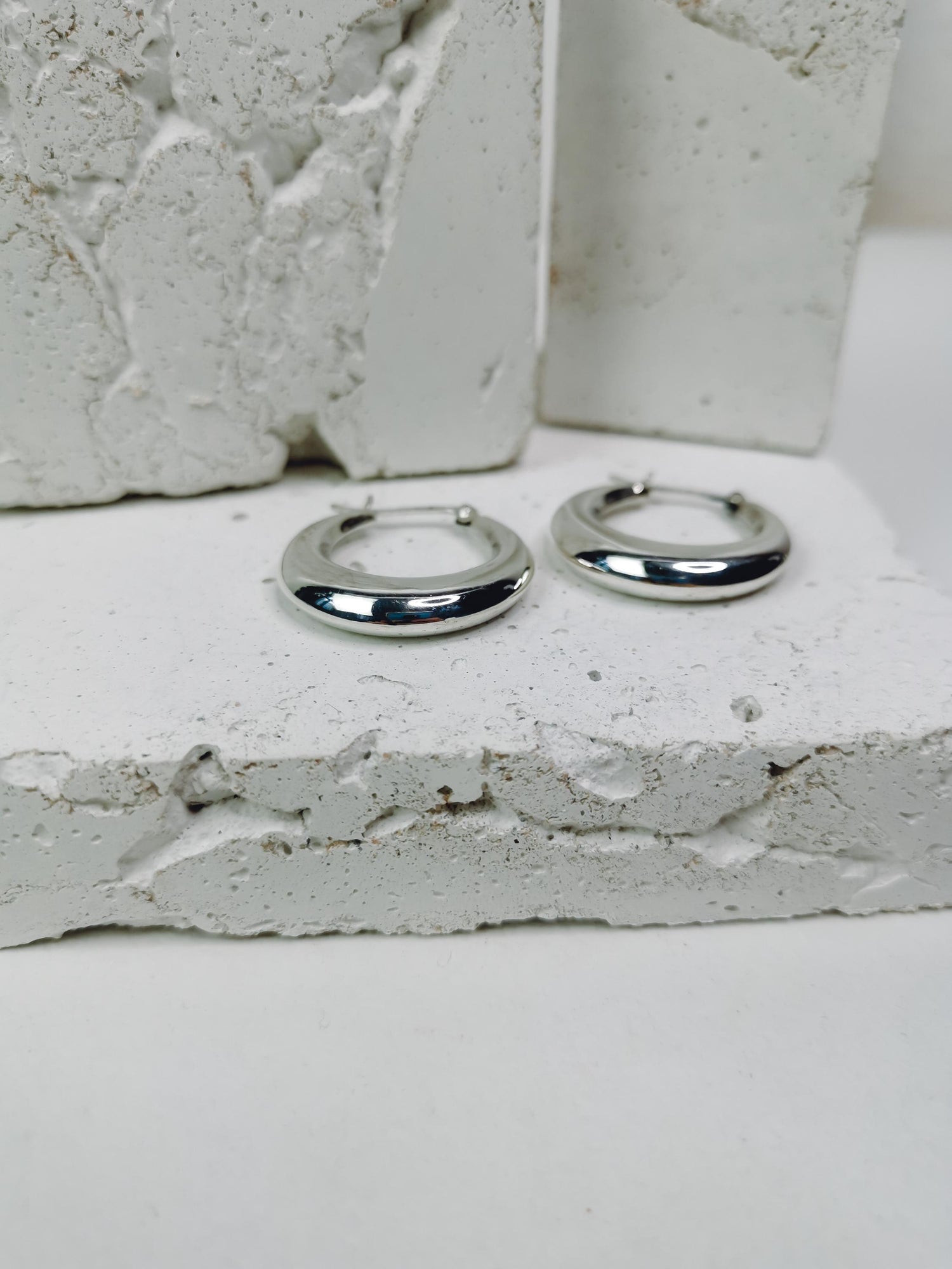 Halbmond Creolen aus 925 Silber, breite Sterling Silber Creolen 28 mm, Minimalistische Creolen