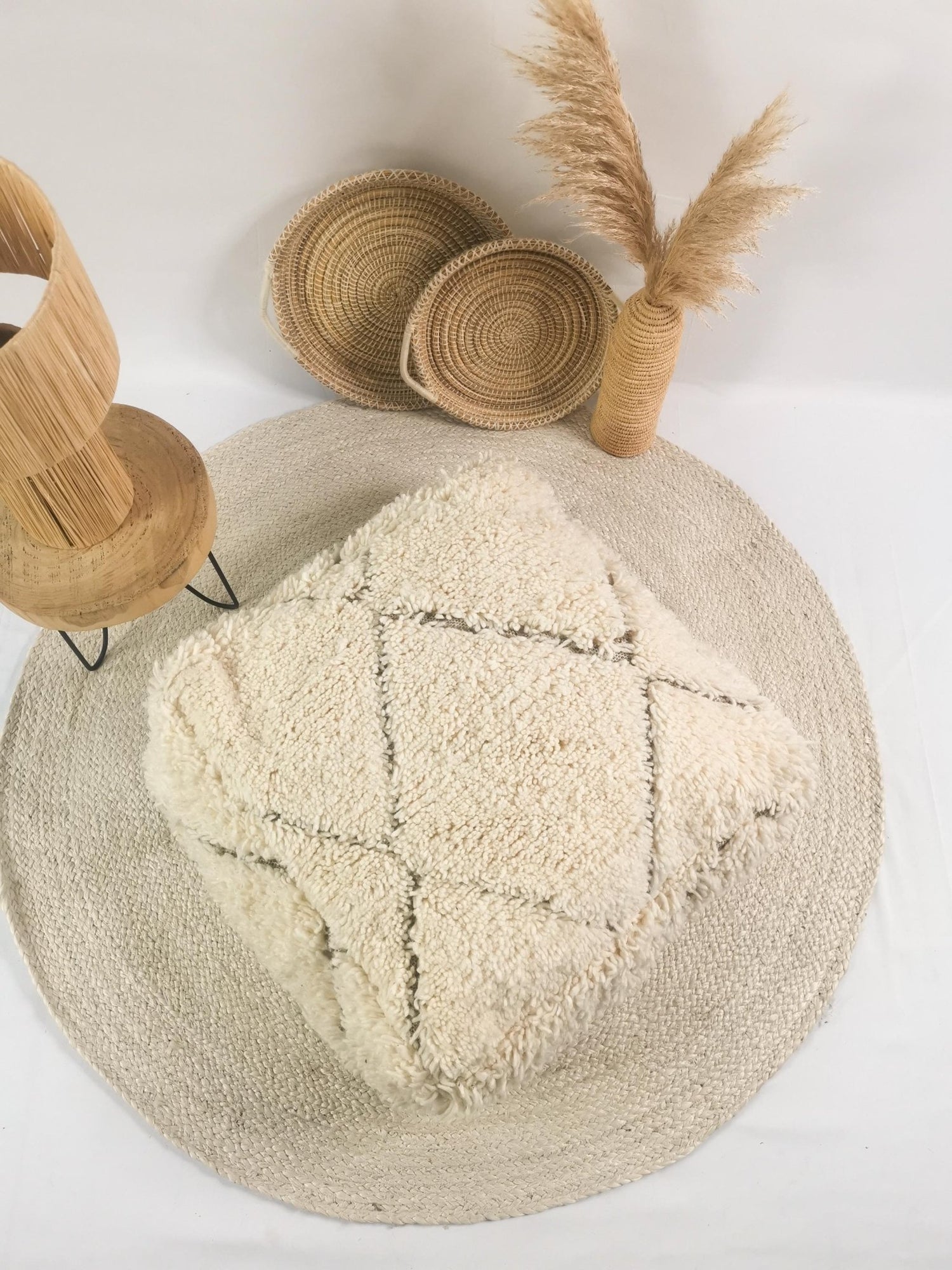 Marokkanischer Pouf, Berber Bodenkissen, Sitzkissen aus Wolle, Vintage Kissen, Boho Sitzkissen Marrakesch, Beni Ourain - CocosyBerlin