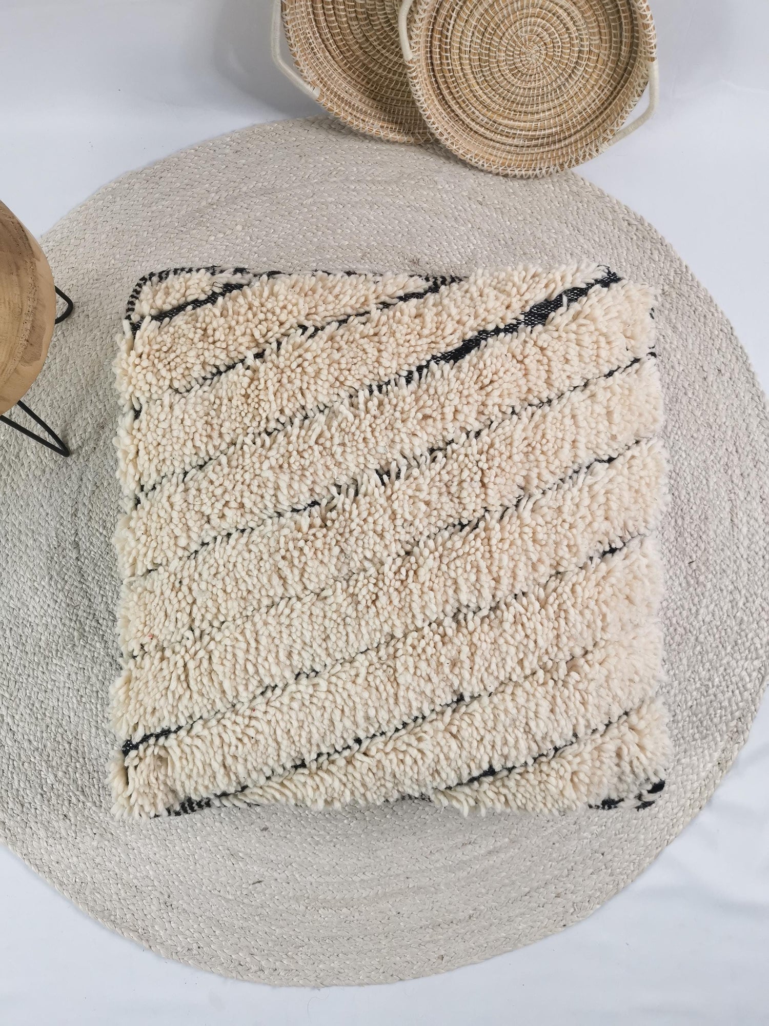 Marokkanischer Vintage Pouf, Berber Bodenkissen, Sitzkissen aus 100% Wolle, Vintage Bodenkissen mit Streifen, Boho Sitzkissen