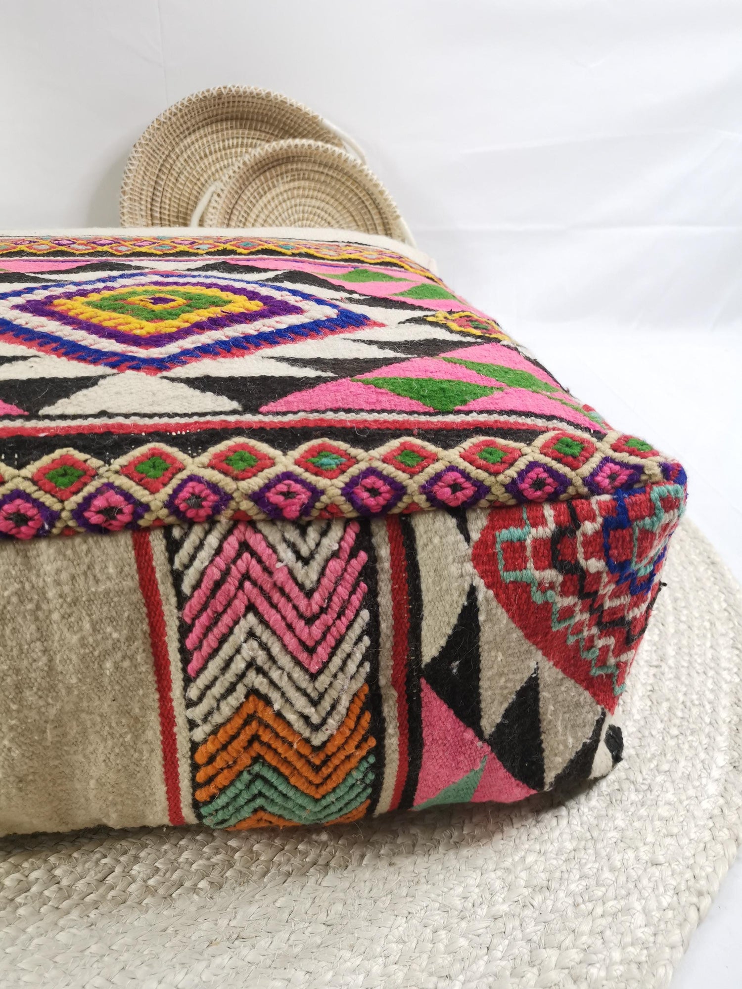 Moroccan pouf, ethnic floor cushion, colorful Beni Ourain geometric patterns, boho seat cushion made of wool, handmade