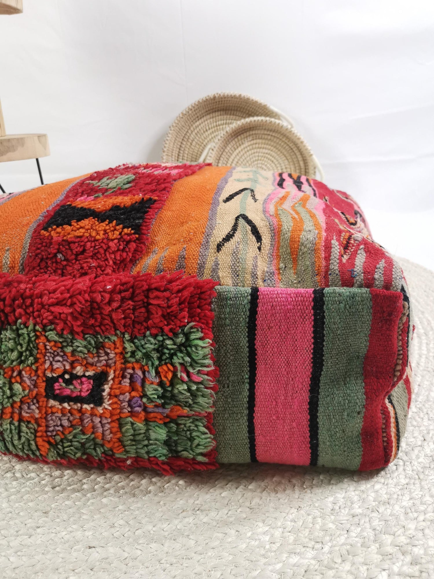 Pouf marocain, coussin de sol ethnique, motifs géométriques colorés Beni Ourain, coussin d'assise bohème en laine, fait main