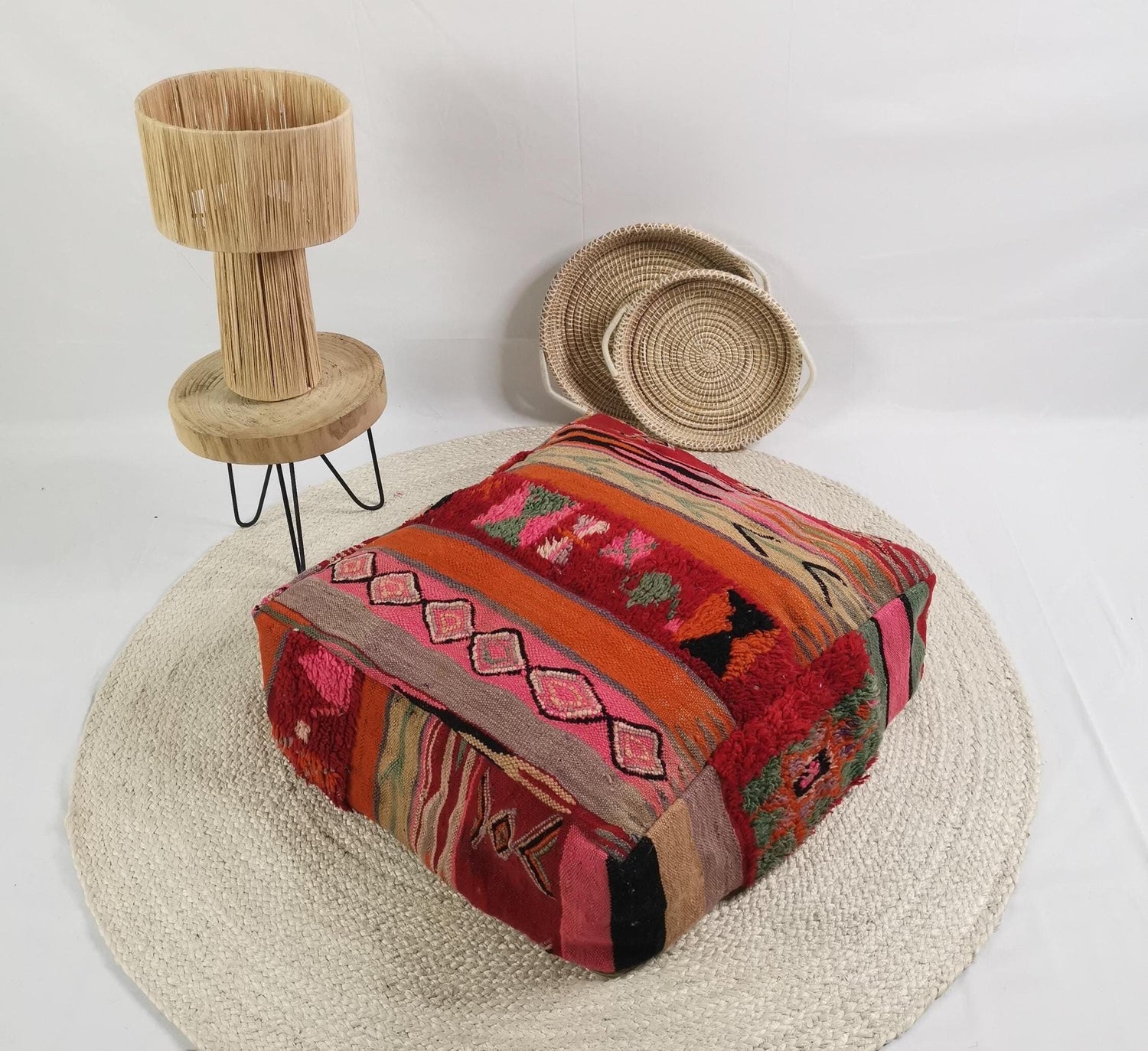 Pouf marocain, coussin de sol ethnique, motifs géométriques colorés Beni Ourain, coussin d'assise bohème en laine, fait main