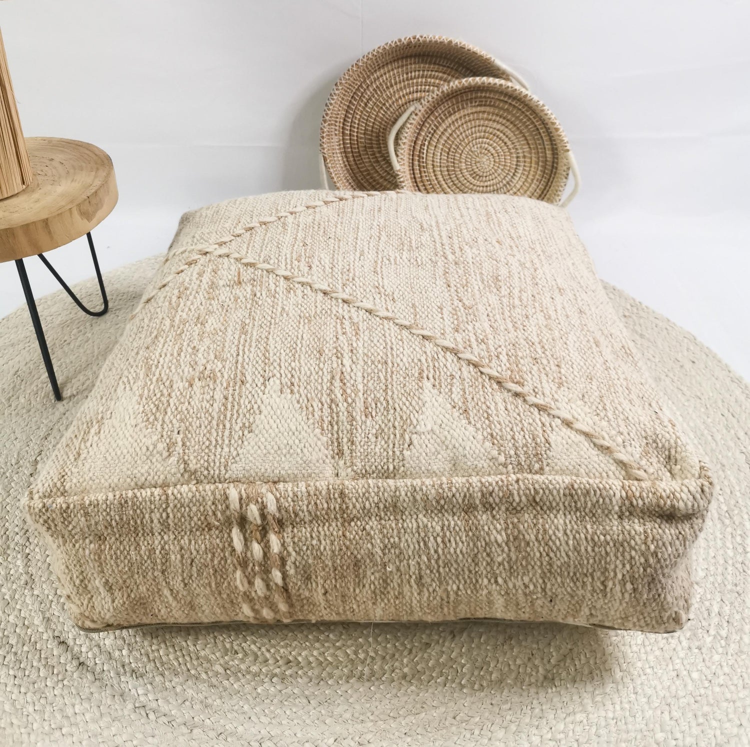 Marokkanischer Vintage Pouf, Berber Bodenkissen, quadratischer Pouf aus Wolle, Vintage Bodenkissen, Boho Sitzkissen Marrakesch Beige