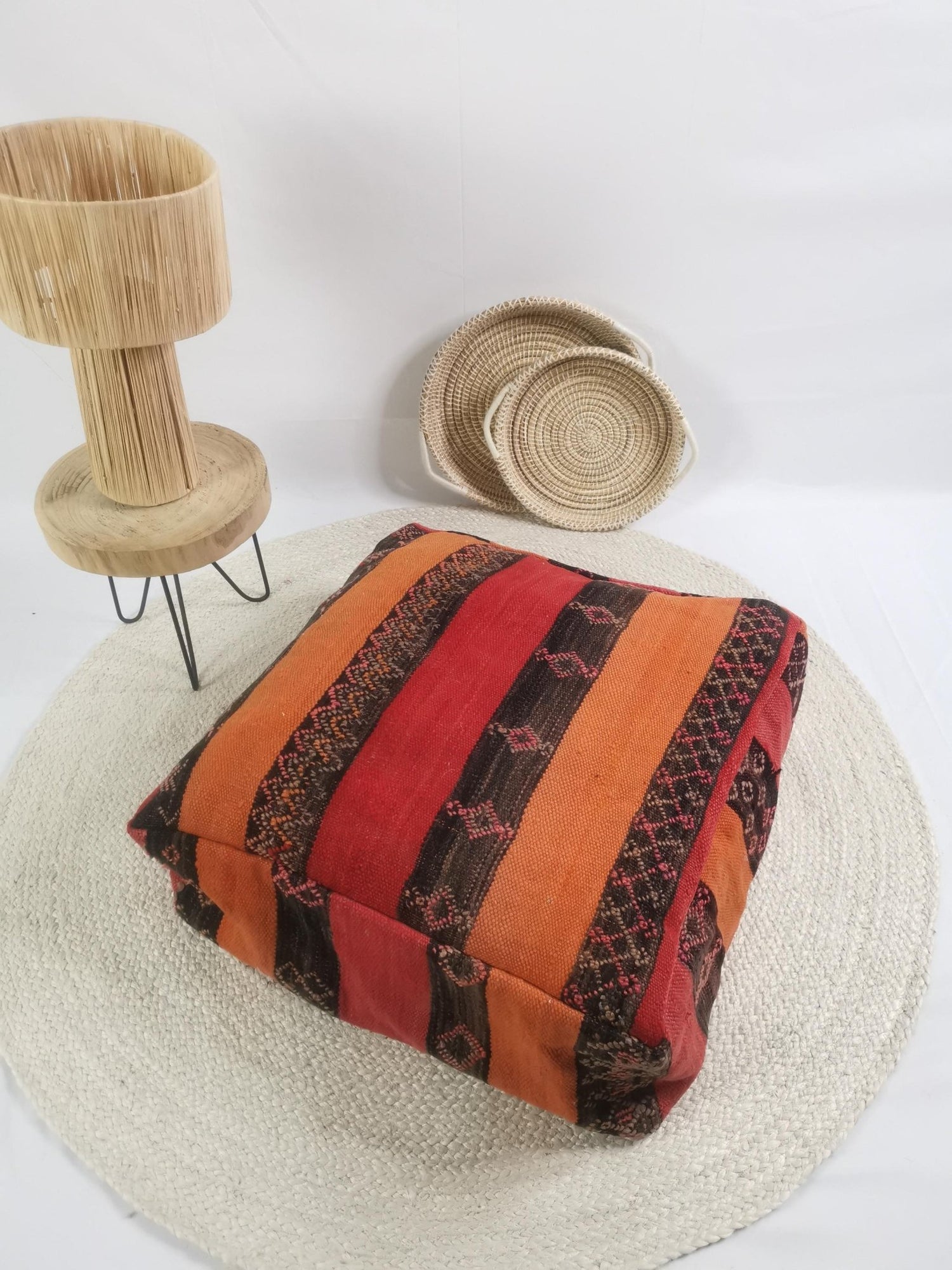 Marokkanischer Pouf, Berber Bodenkissen bunt, Pouf aus 100% Wolle, Vintage Kelim Bodenkissen, Boho Sitzkissen Marokko, handarbeit - CocosyBerlin