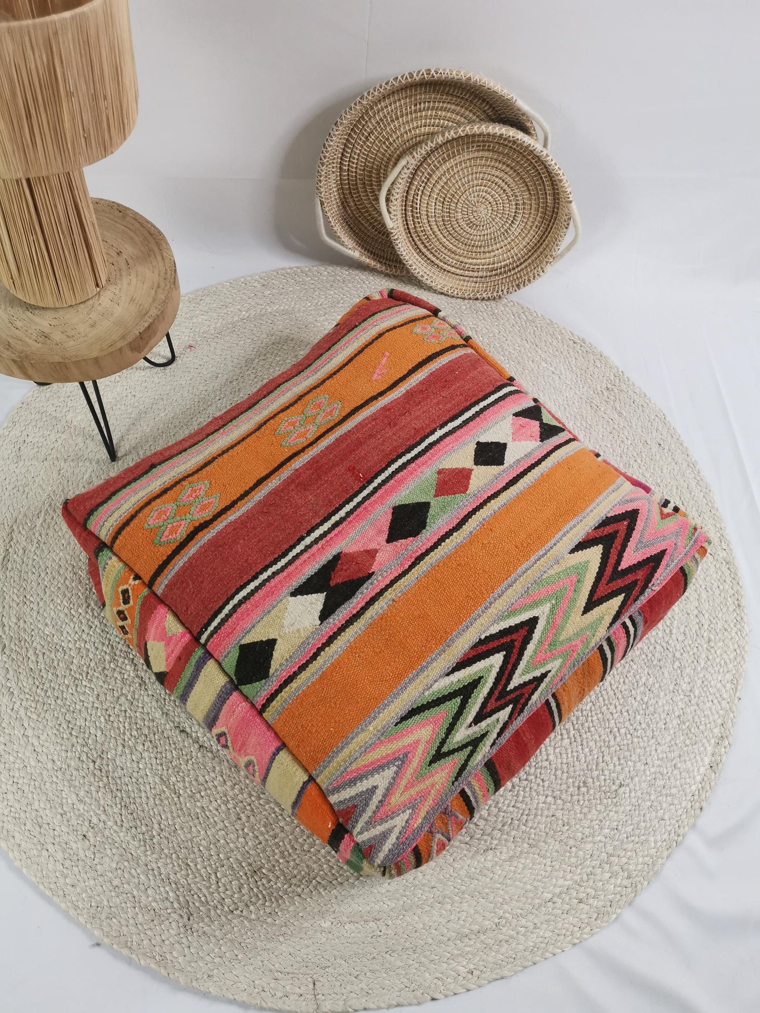 Moroccan pouf, Berber floor cushion colorful, wool seat cushion, vintage kilim floor cushion, boho seat cushion Marrakech
