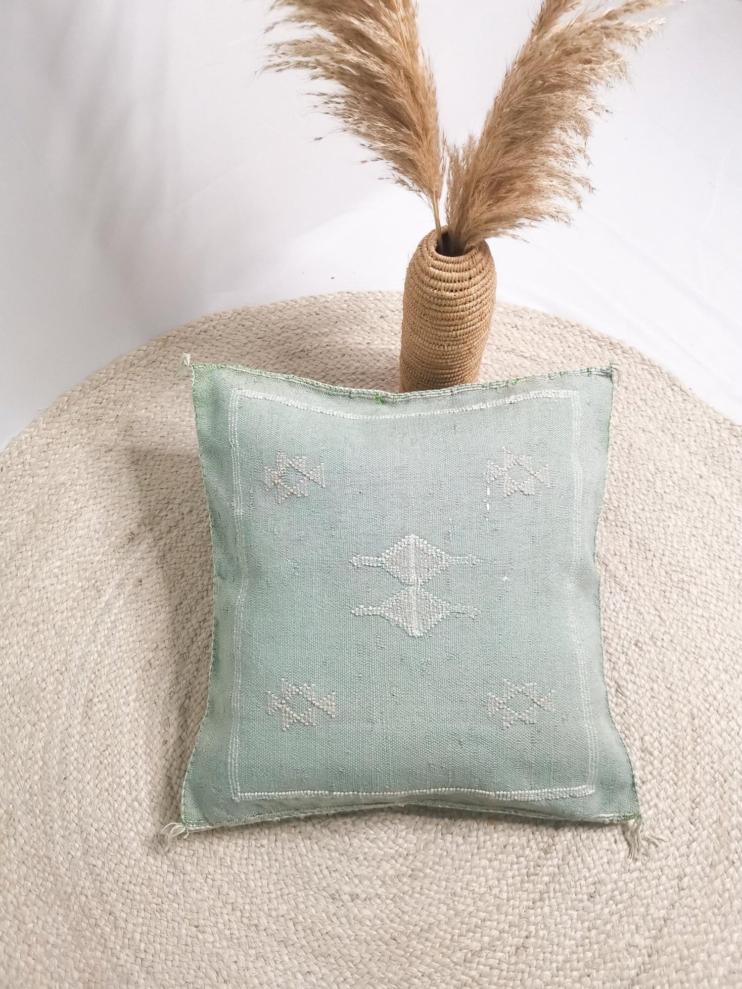 Sabra Kissen aus Marokko, Boho Eklektische Kissenhülle, Marokkanischer orientalischer Kissenbezug in Pistaziengrün / Pastellgrün und Rosa - CocosyBerlin