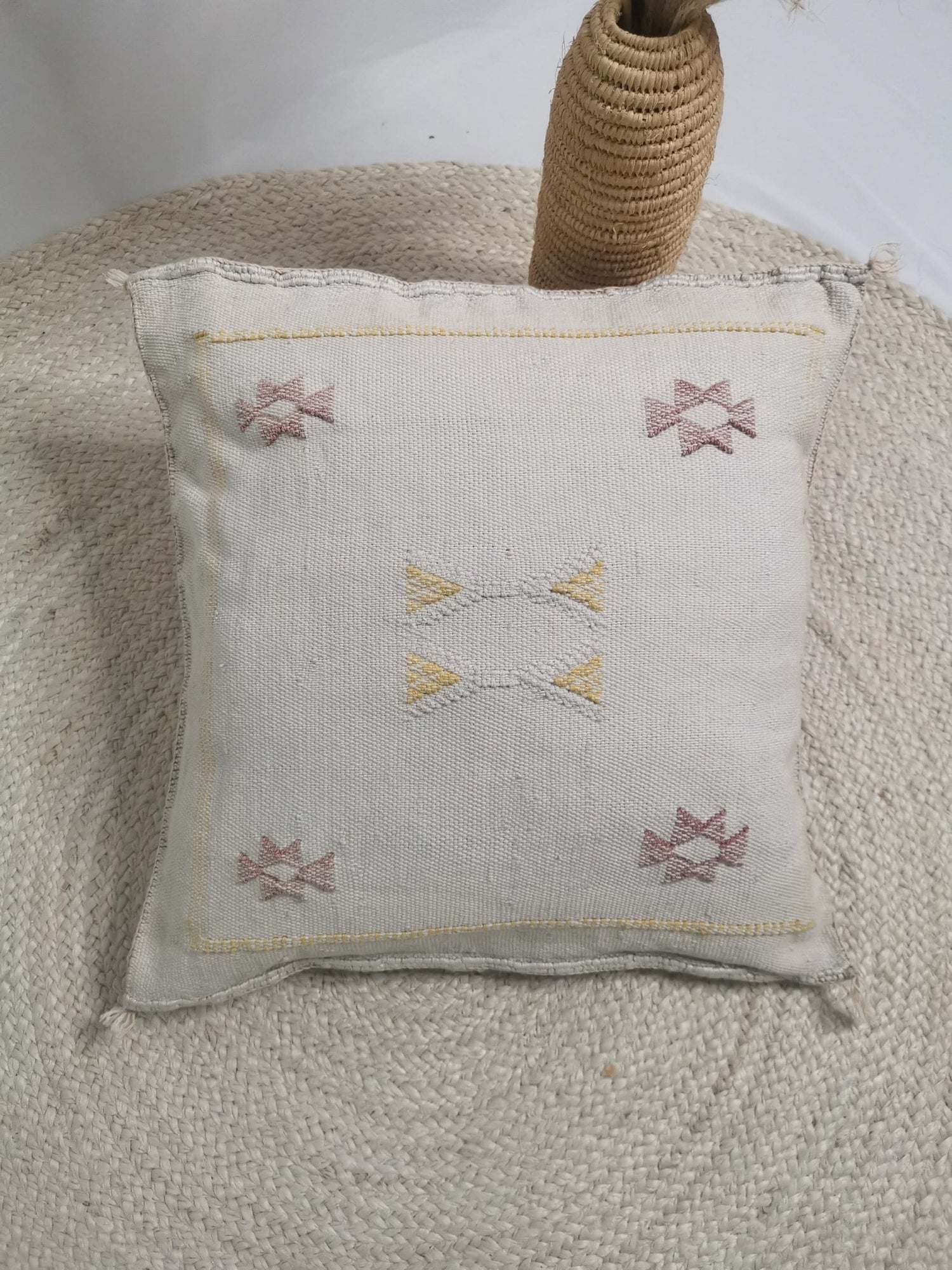 Sabra Kissen aus Marokko, Boho Eklektische Kissenhülle, Marokkanischer orientalischer Kissenbezug in Creme ca. 45x45 cm - CocosyBerlin