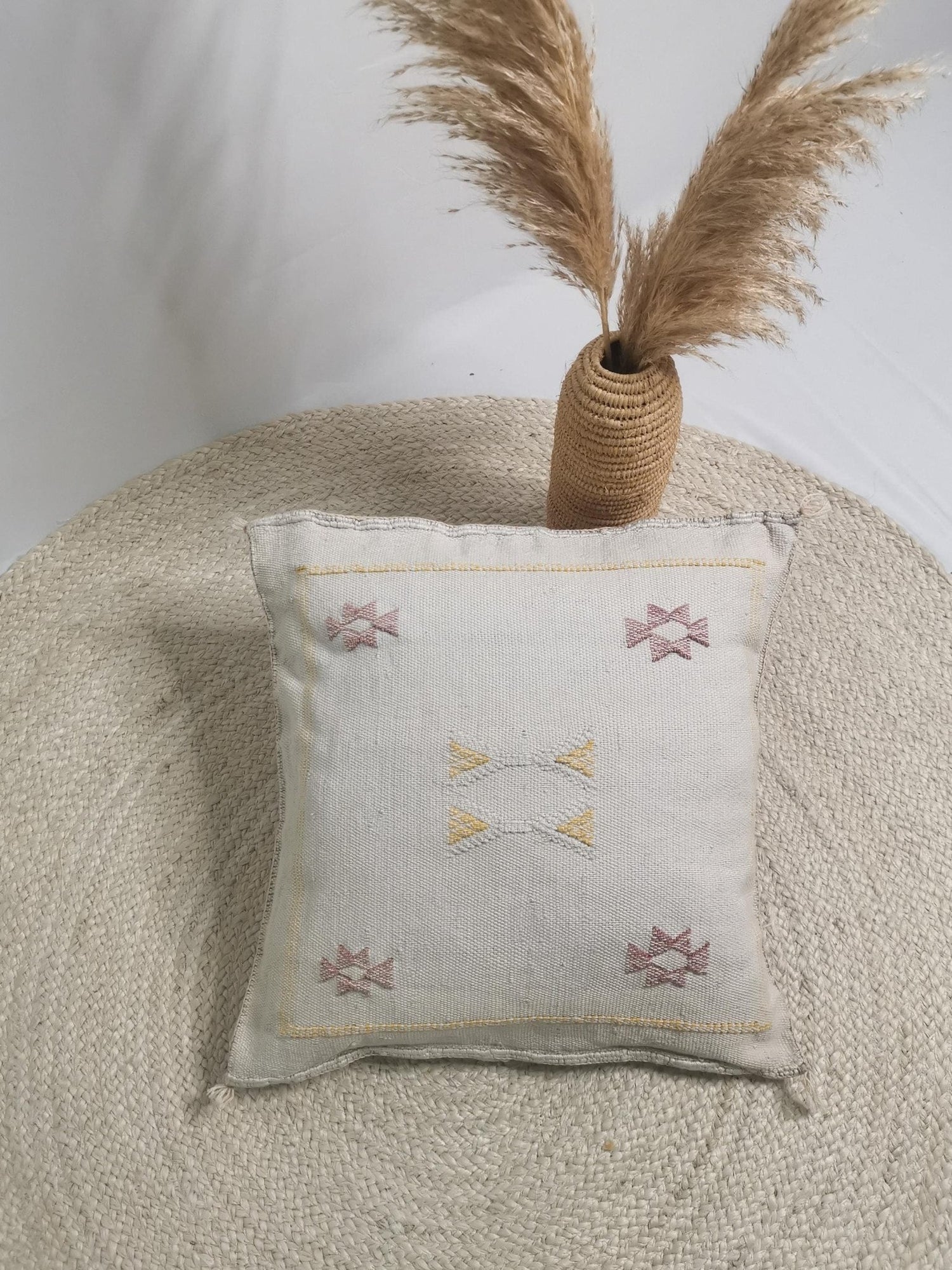 Sabra Kissen aus Marokko, Boho Eklektische Kissenhülle, Marokkanischer orientalischer Kissenbezug in Creme ca. 45x45 cm - CocosyBerlin