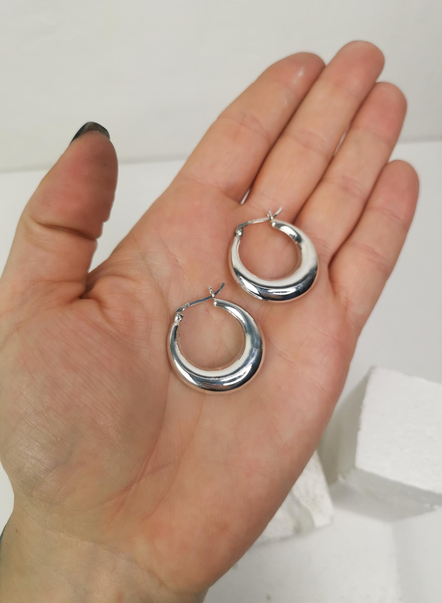 Halbmond Creolen aus 925 Silber, breite Sterling Silber Creolen 28 mm, Minimalistische Creolen