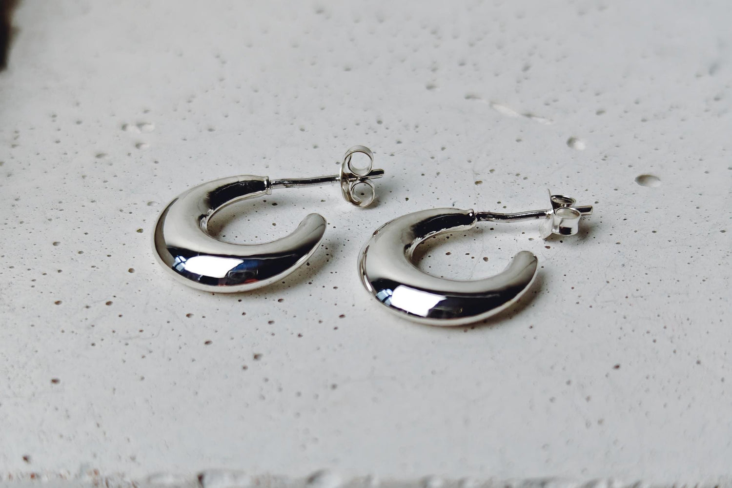 Breite kleine Creolen aus 925 Silber, Halbmond Chunky Creolen 15 mm, Sterling Silber offene Ohrstecker Creolen