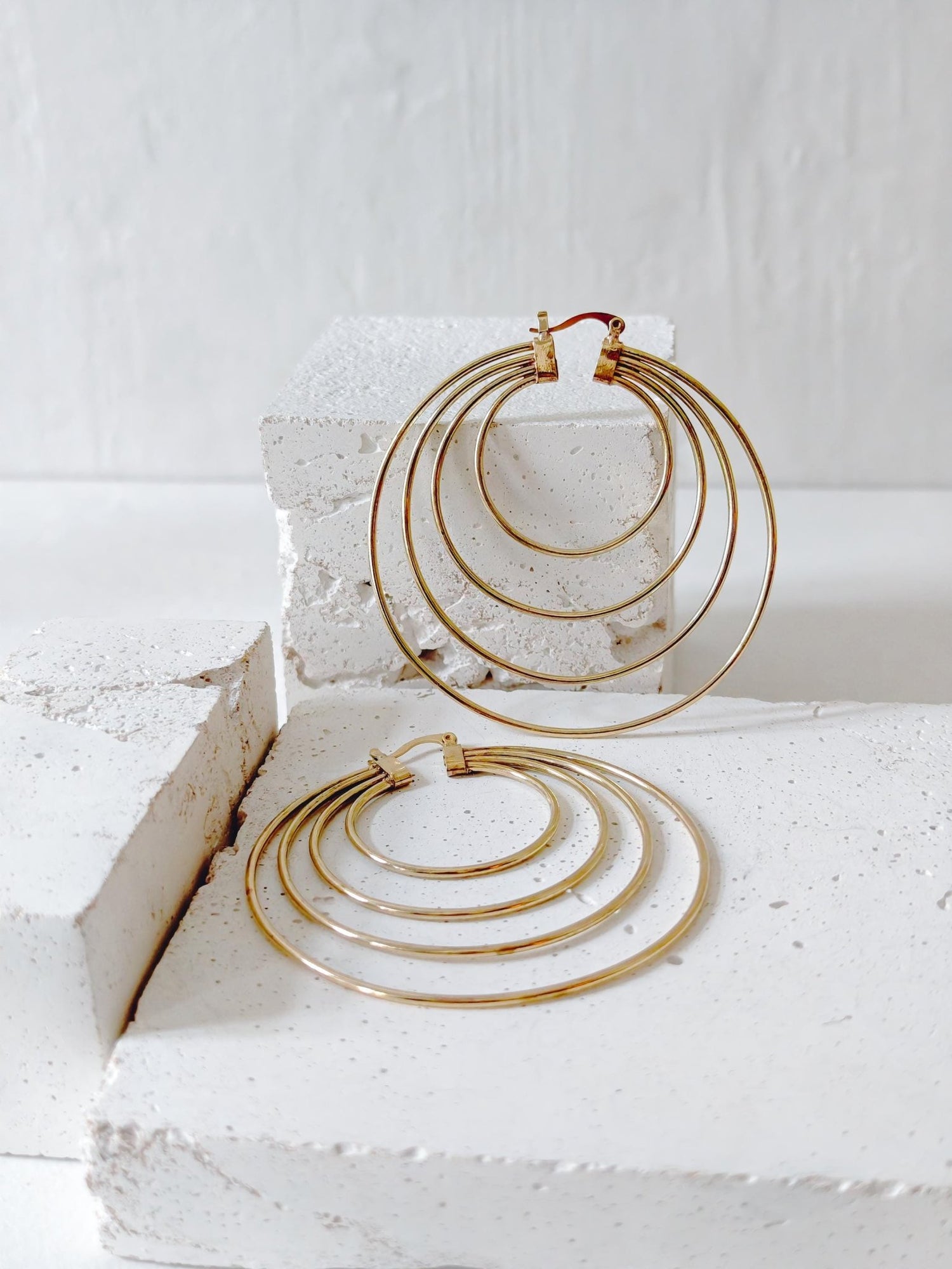 Grosse Messing Creolen | Tribal Ohrringe | Gold Ohrringe | Boho Ohrringe | 4 Reifen Creolen | Ethno Hoops | Festival Schmuck | cocosy.berlin - CocosyBerlin