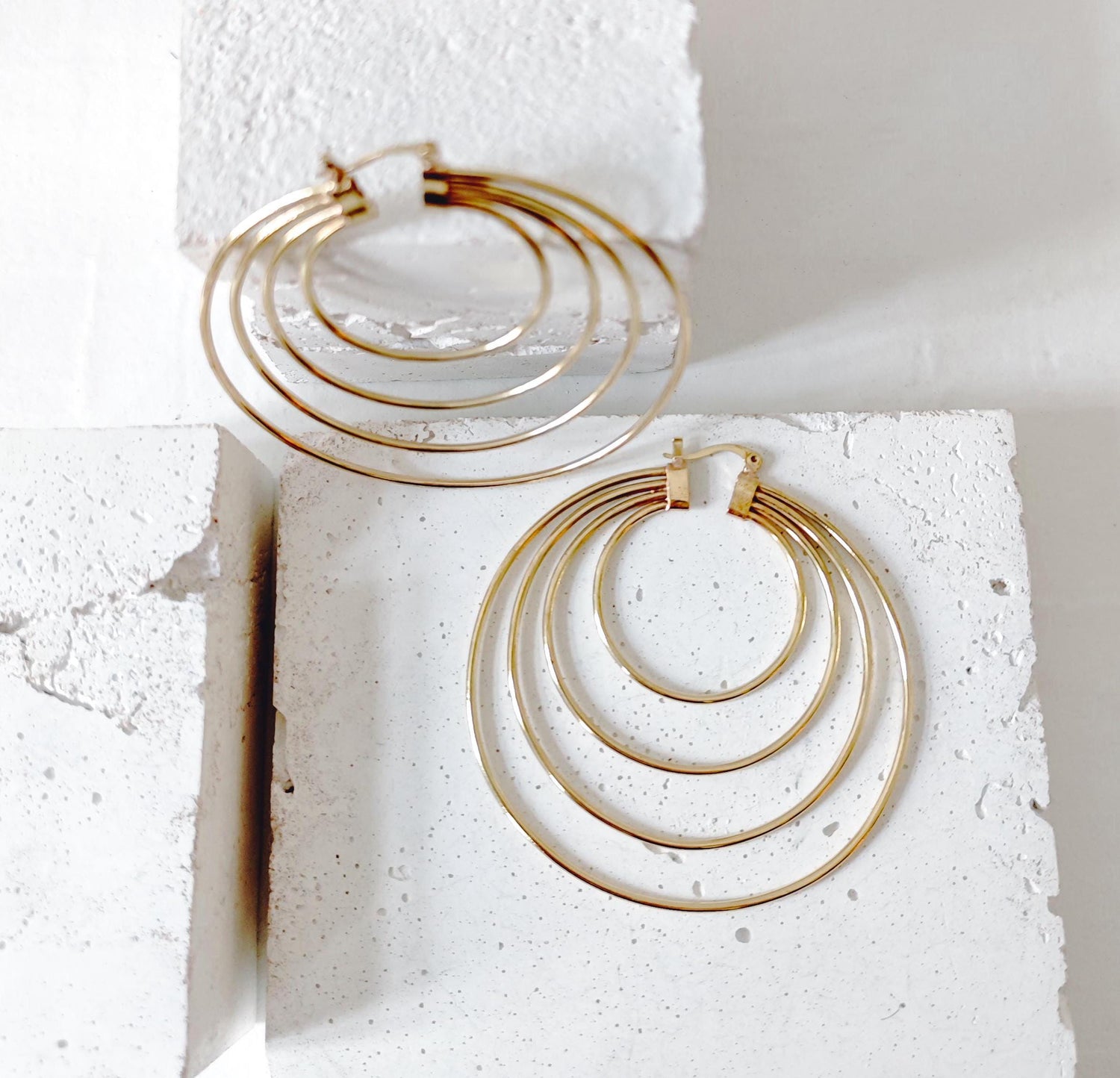 Grosse Messing Creolen | Tribal Ohrringe | Gold Ohrringe | Boho Ohrringe | 4 Reifen Creolen | Ethno Hoops | Festival Schmuck | cocosy.berlin