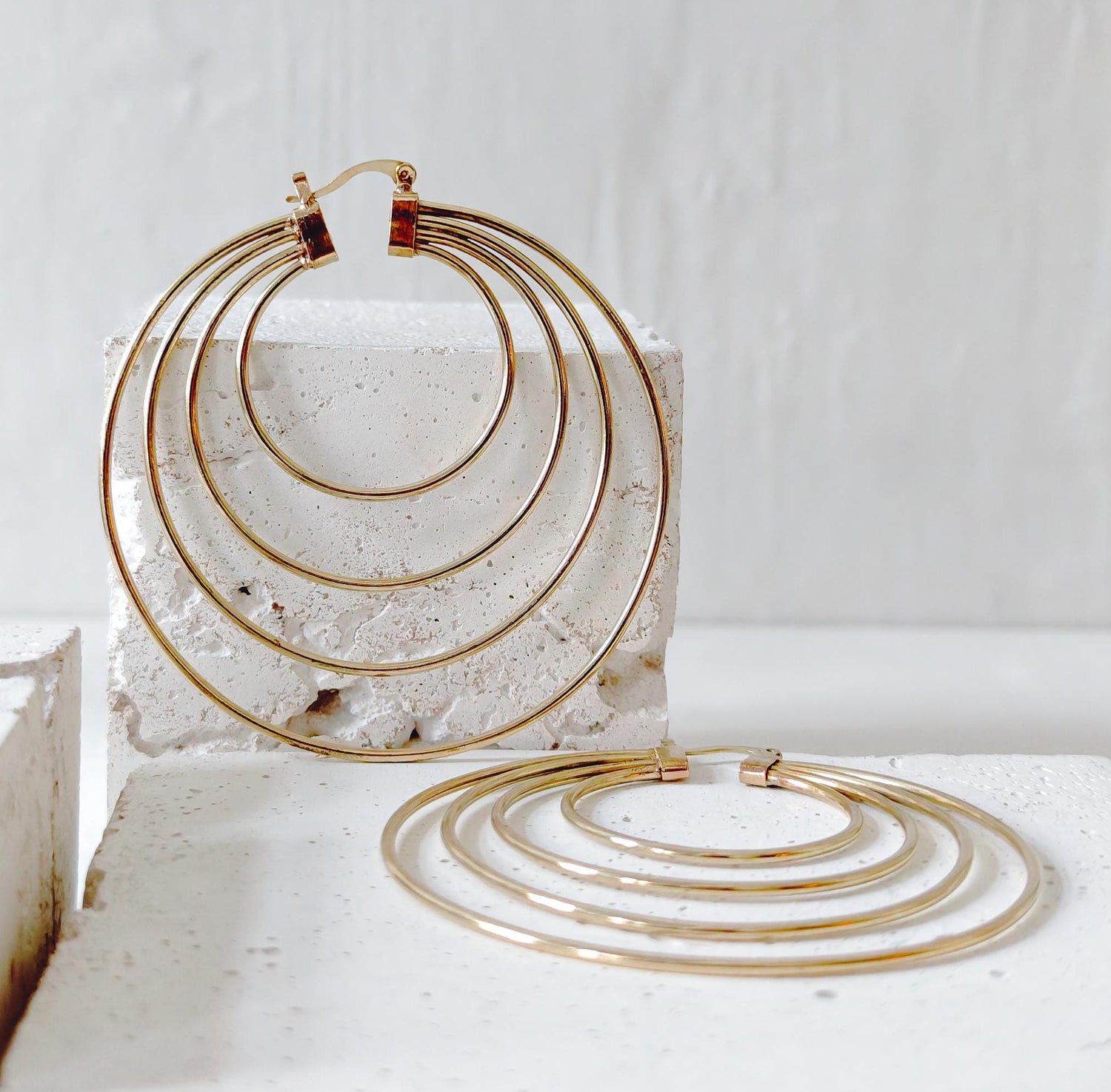 Grosse Messing Creolen | Tribal Ohrringe | Gold Ohrringe | Boho Ohrringe | 4 Reifen Creolen | Ethno Hoops | Festival Schmuck | cocosy.berlin - CocosyBerlin