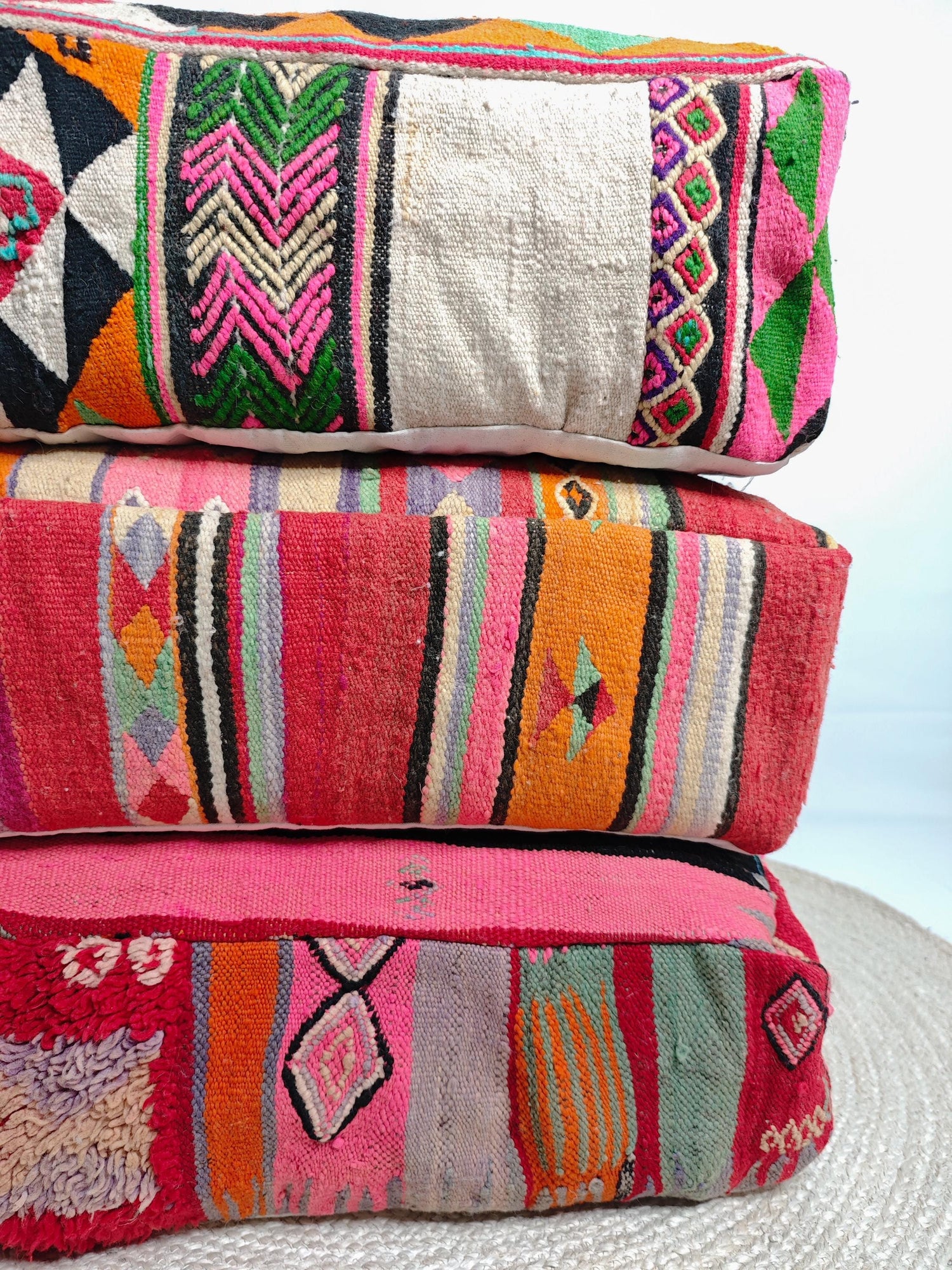 Moroccan pouf, floor cushion Beni Ourain colorful with geometric pattern, boho seat cushion made of wool, handmade