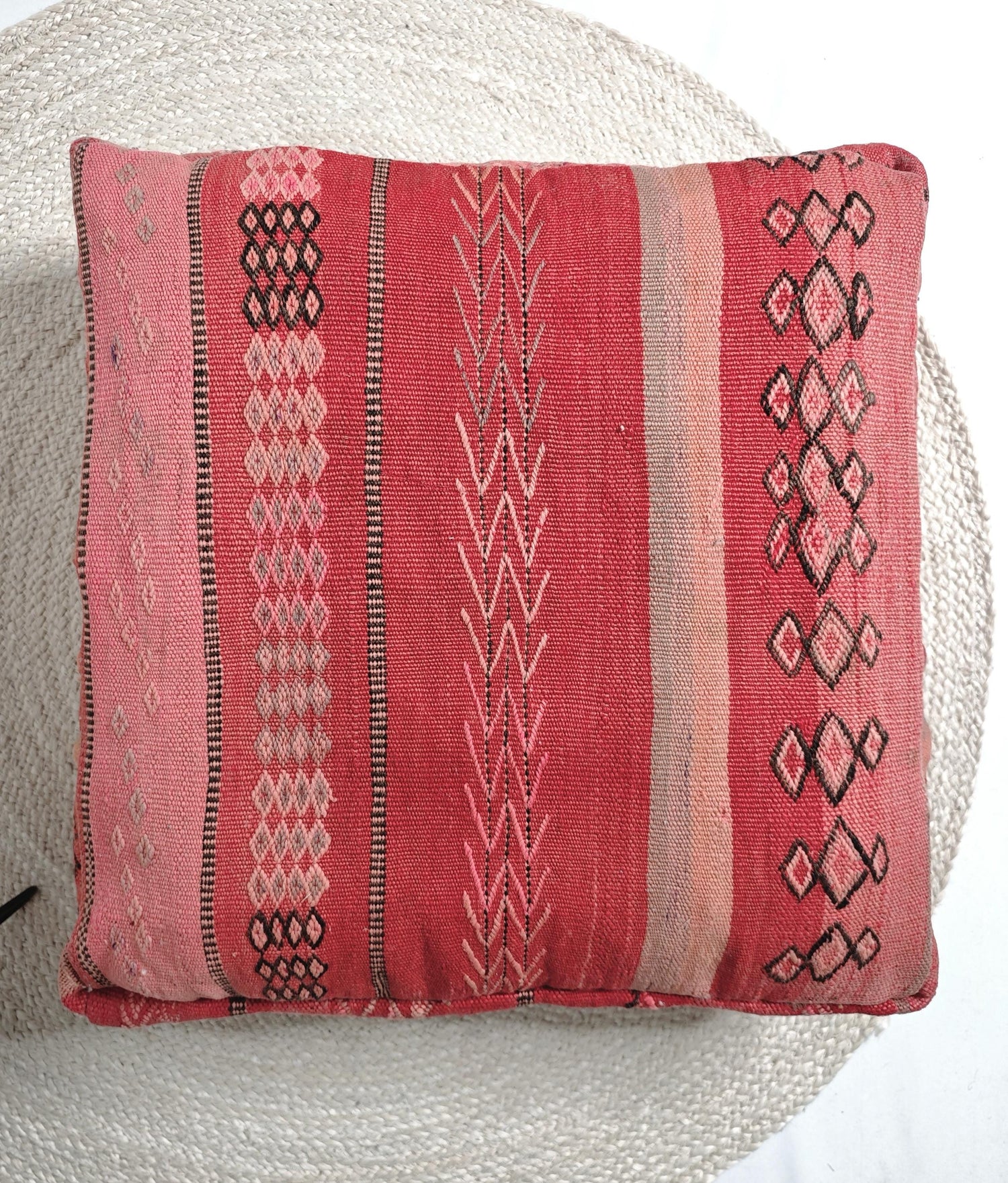 Moroccan pouf, Berber floor cushion pink and rose, wool seat cushion, vintage kilim floor cushion, boho seat cushion Marrakech