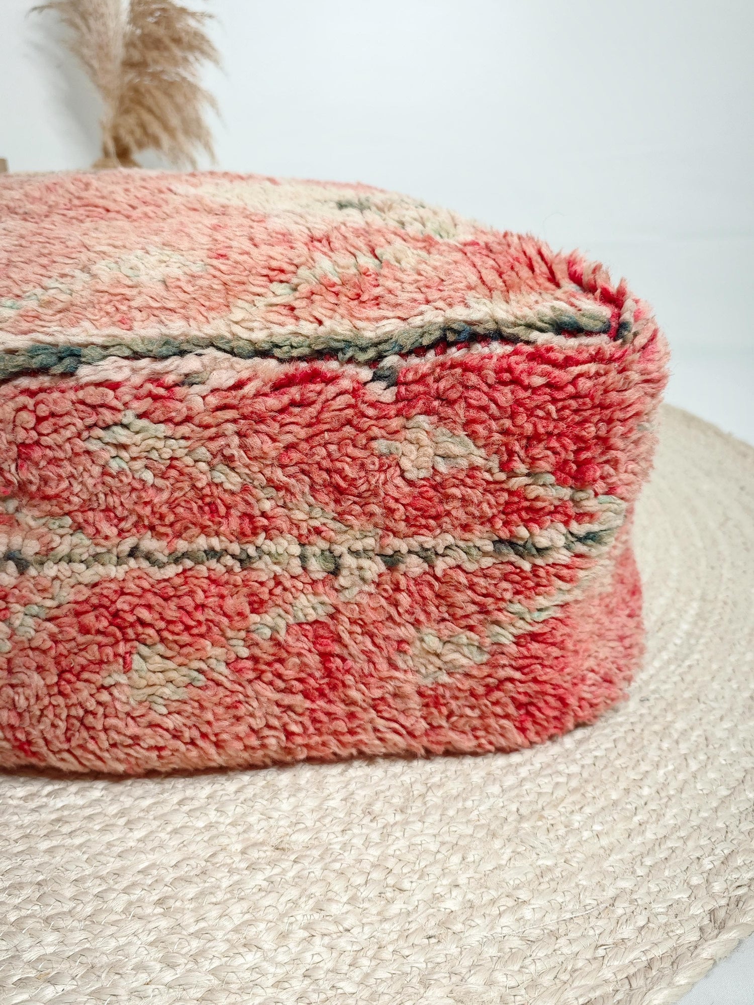 Moroccan Vintage Boujaad Pouf, Berber Floor Cushion, Geometric Pattern, Boho Seat Cushion Made of Pink Wool, Beni Ourain, Handmade