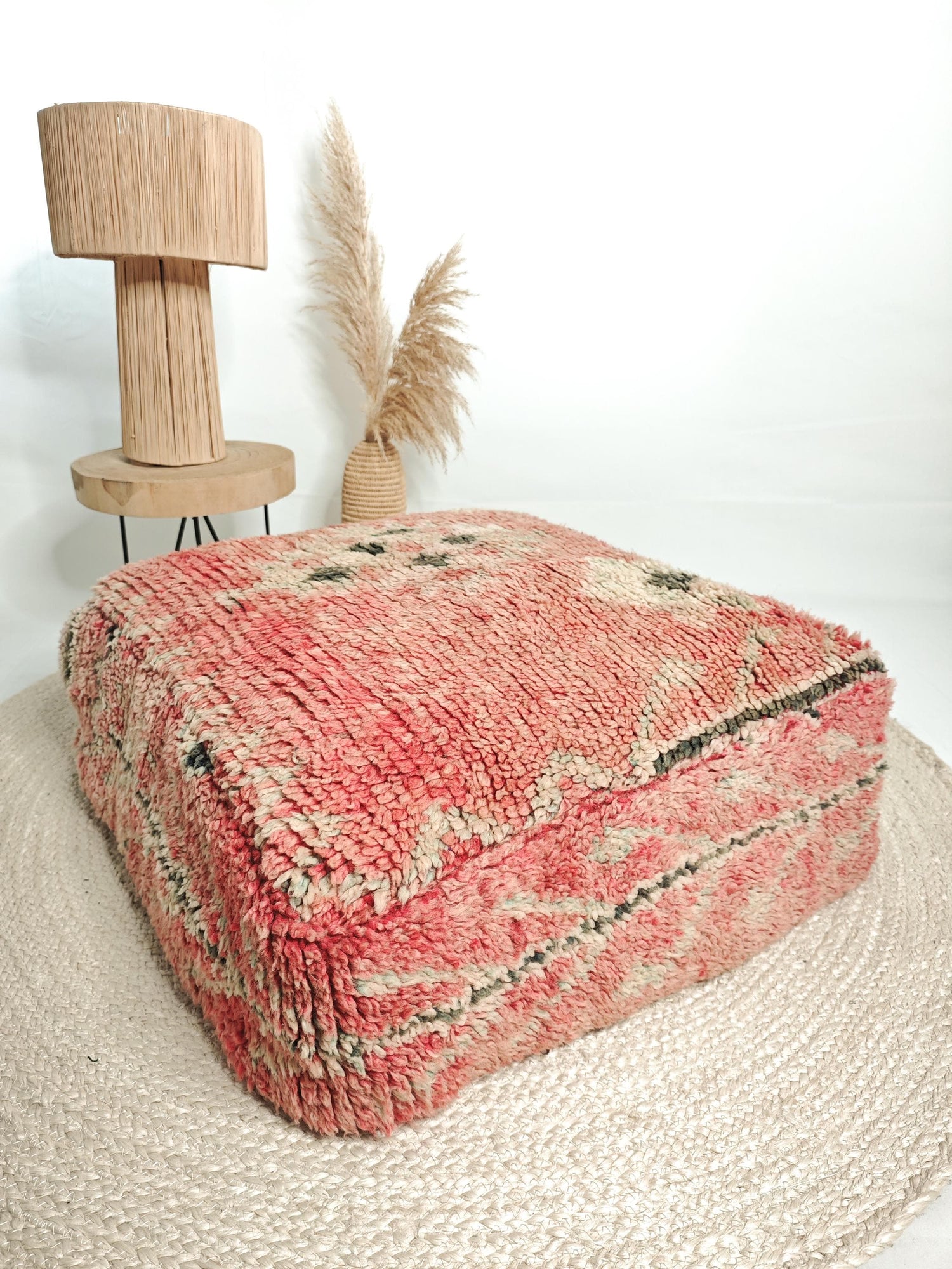 Moroccan Vintage Boujaad Pouf, Berber Floor Cushion, Geometric Pattern, Boho Seat Cushion Made of Pink Wool, Beni Ourain, Handmade