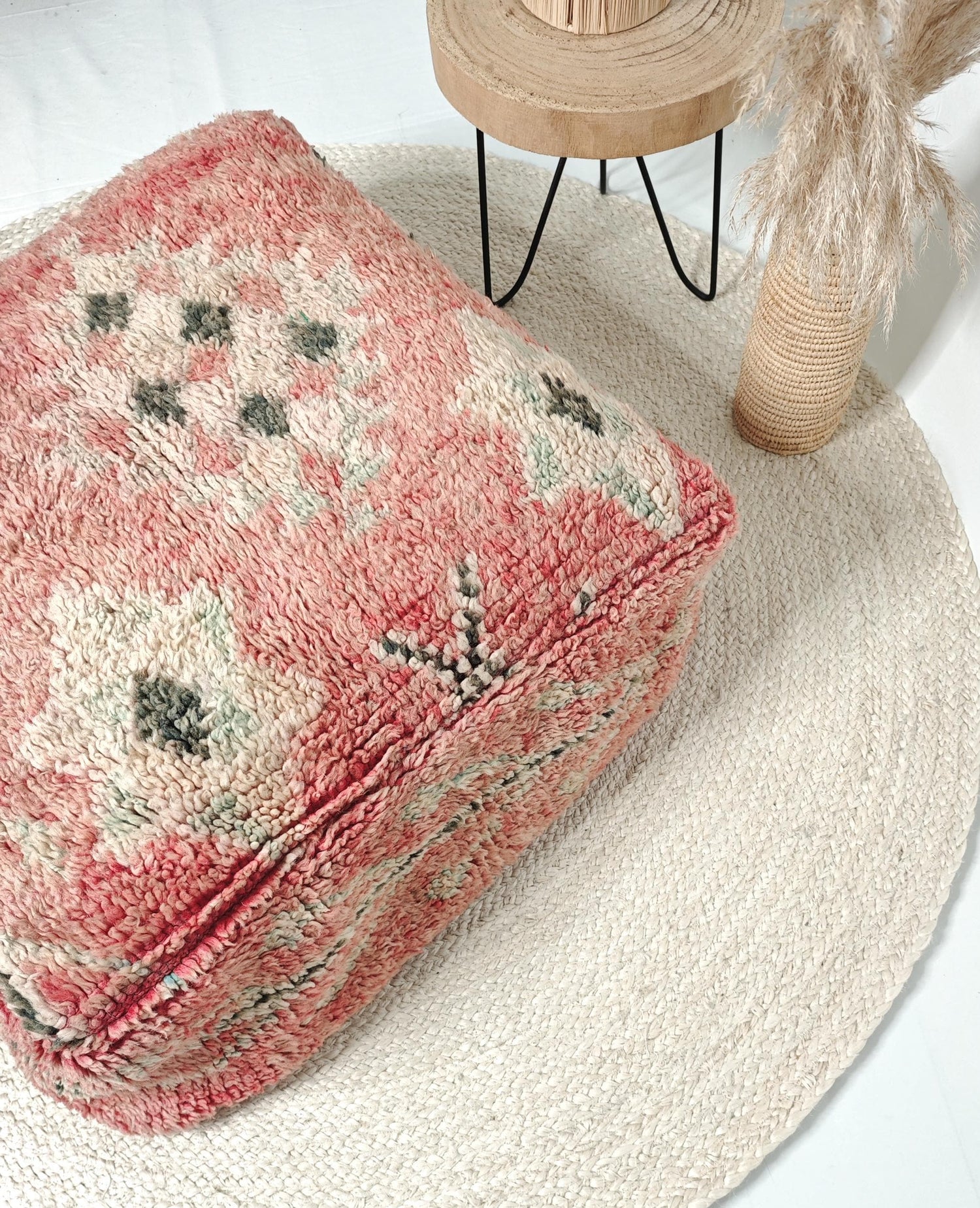 Moroccan Vintage Boujaad Pouf, Berber Floor Cushion, Geometric Pattern, Boho Seat Cushion Made of Pink Wool, Beni Ourain, Handmade