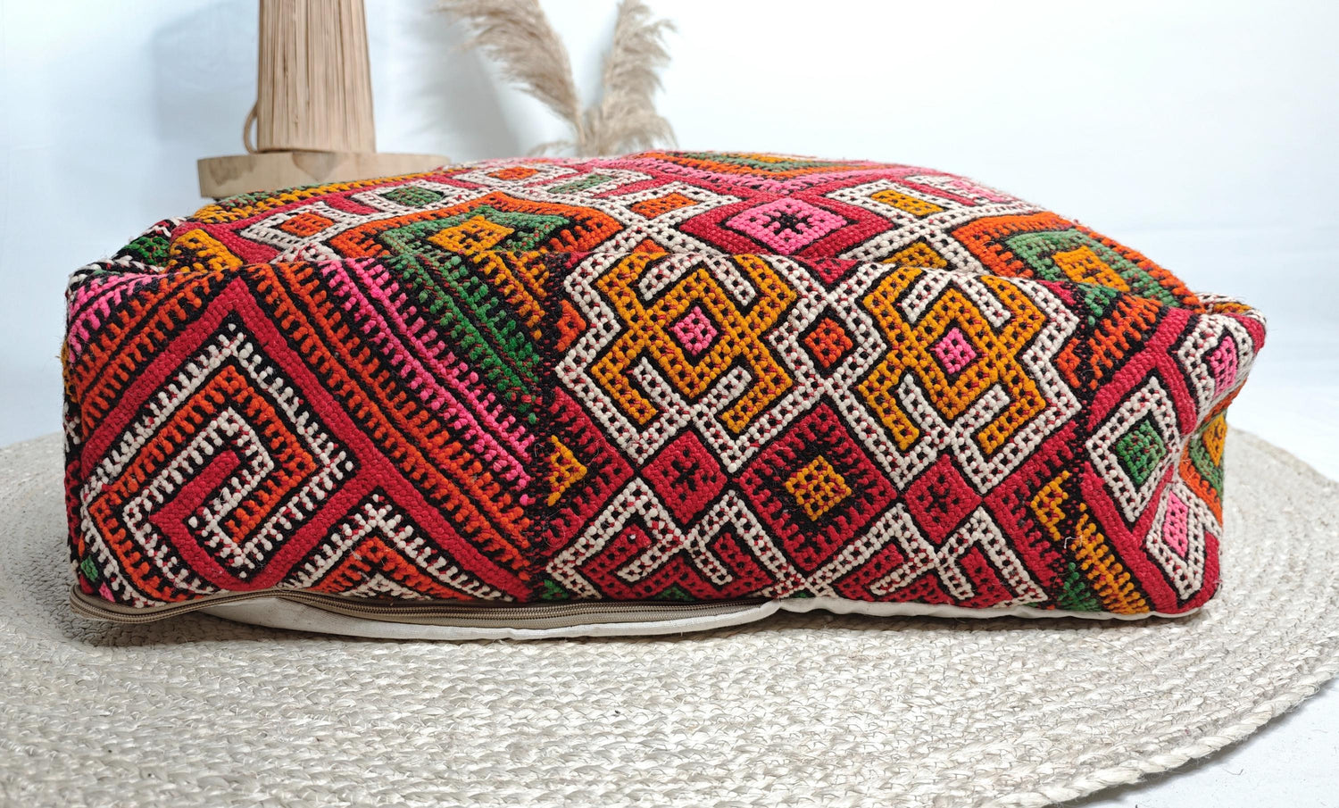 Marokkanischer Pouf, Berber Bodenkissen bunt, Sitzkissen aus Wolle, Vintage Kelim Bodenkissen, Boho Sitzkissen Marrakesch handgeknüpft