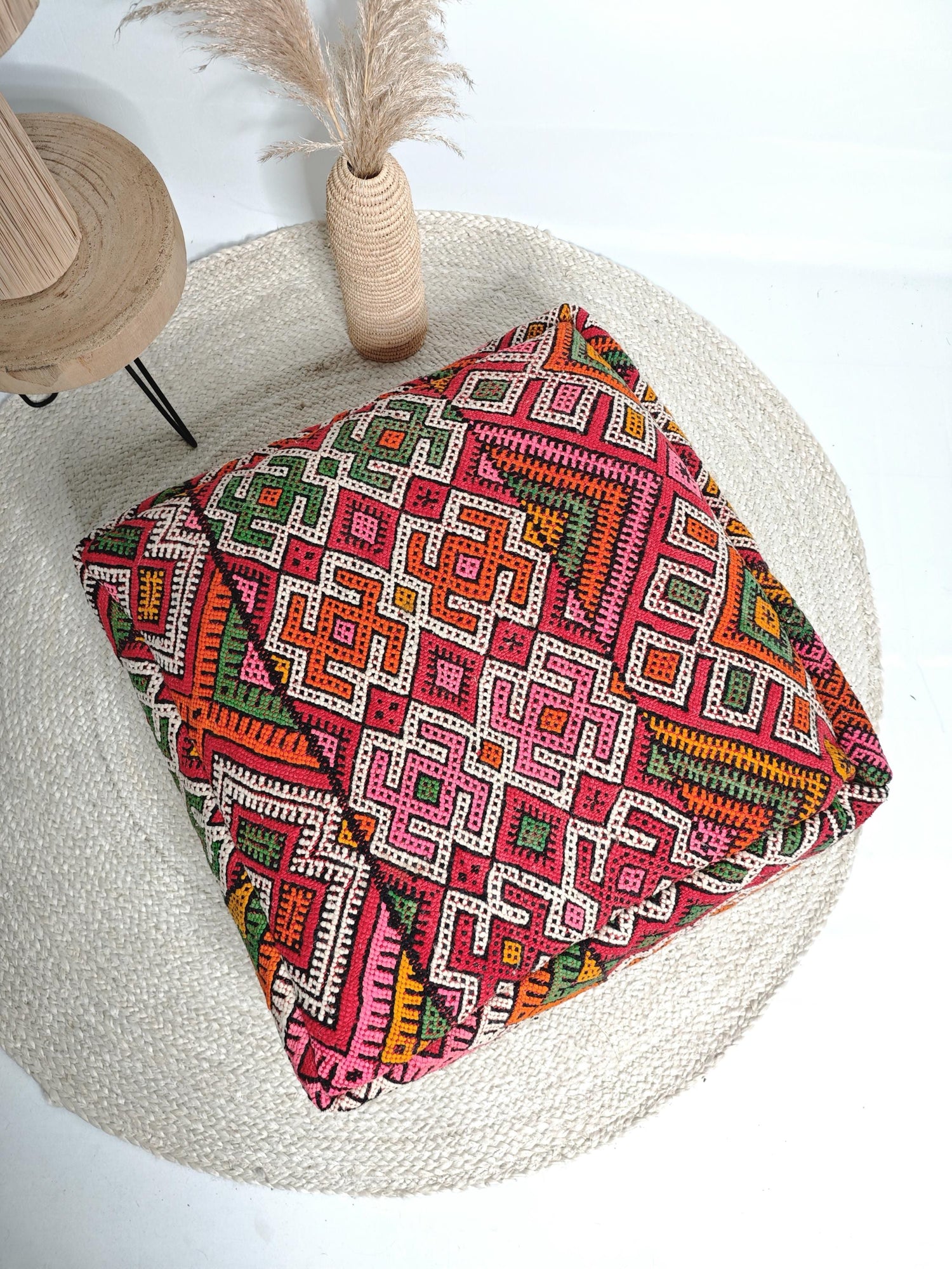 Marokkanischer Pouf, Berber Bodenkissen bunt, Sitzkissen aus Wolle, Vintage Kelim Bodenkissen, Boho Sitzkissen Marrakesch handgeknüpft