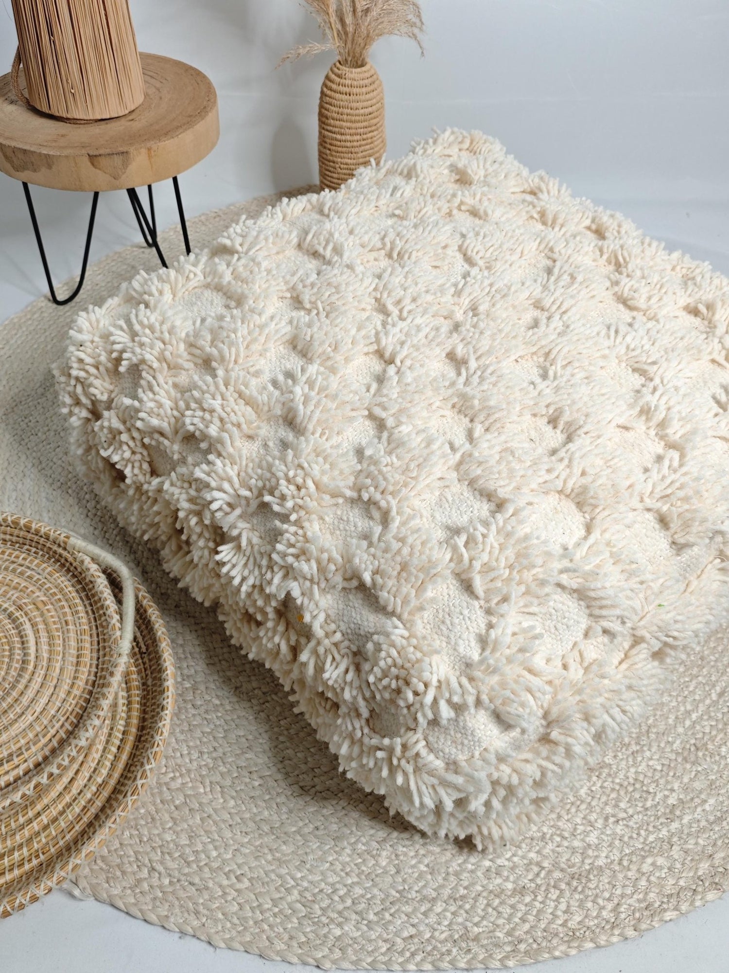 Marokkanischer Pouf, Berber Bodenkissen, karierter Pouf aus Wolle, Vintage Sitzkissen kariert, Beni Ourain, - CocosyBerlin