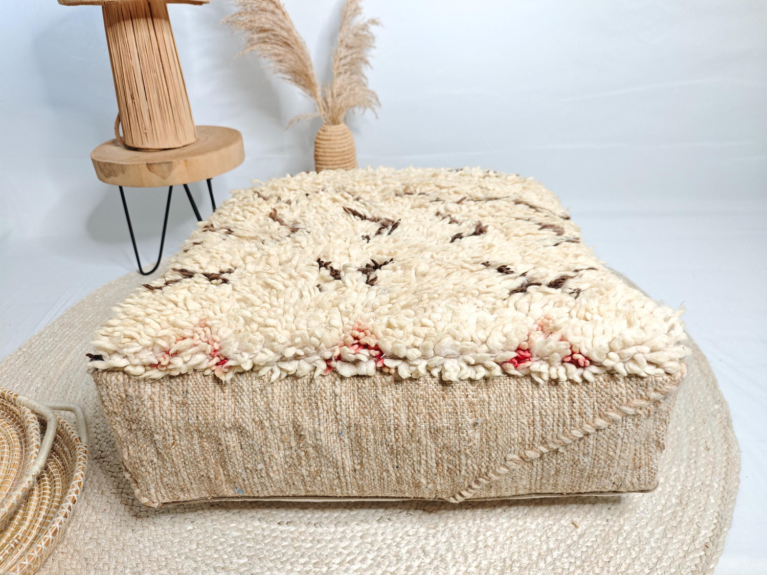Moroccan vintage pouf, Berber floor cushion, seat cushion made of 100% wool, vintage floor cushion with Berber pattern