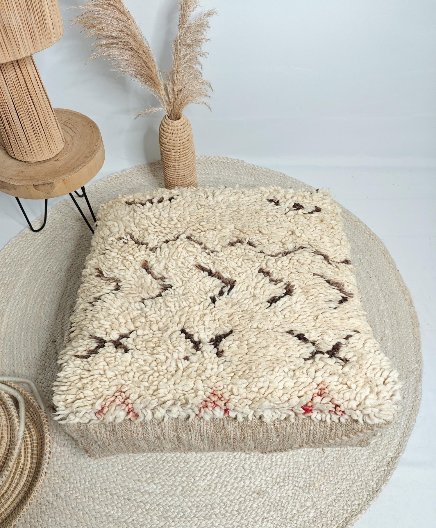 Moroccan vintage pouf, Berber floor cushion, seat cushion made of 100% wool, vintage floor cushion with Berber pattern