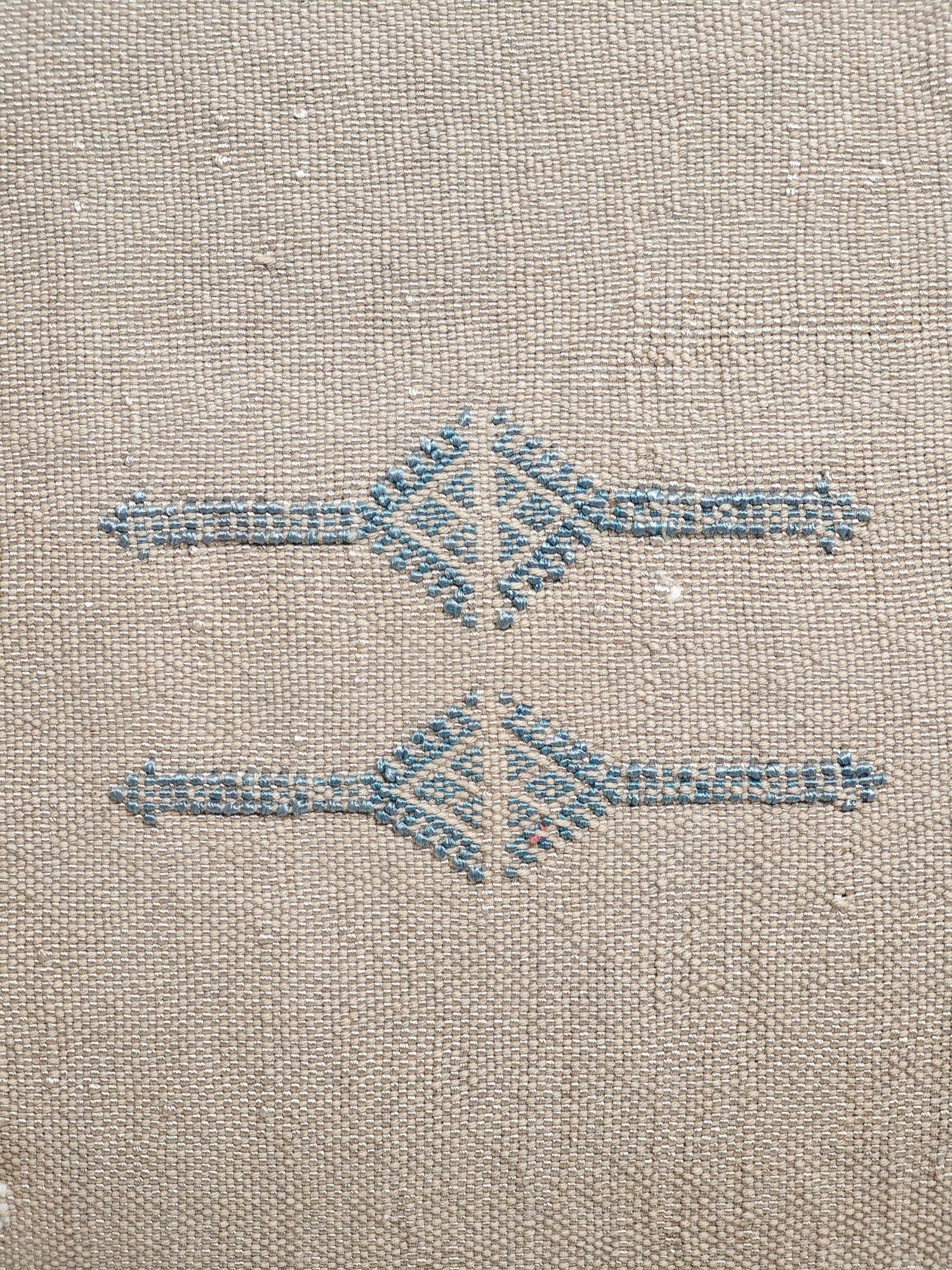 Sabra Kissenhülle aus Marokko, Boho Eklektische Kissenhülle, Marokkanische orientalische Kissenhülle, Beige und Blau ca. 50x50 cm