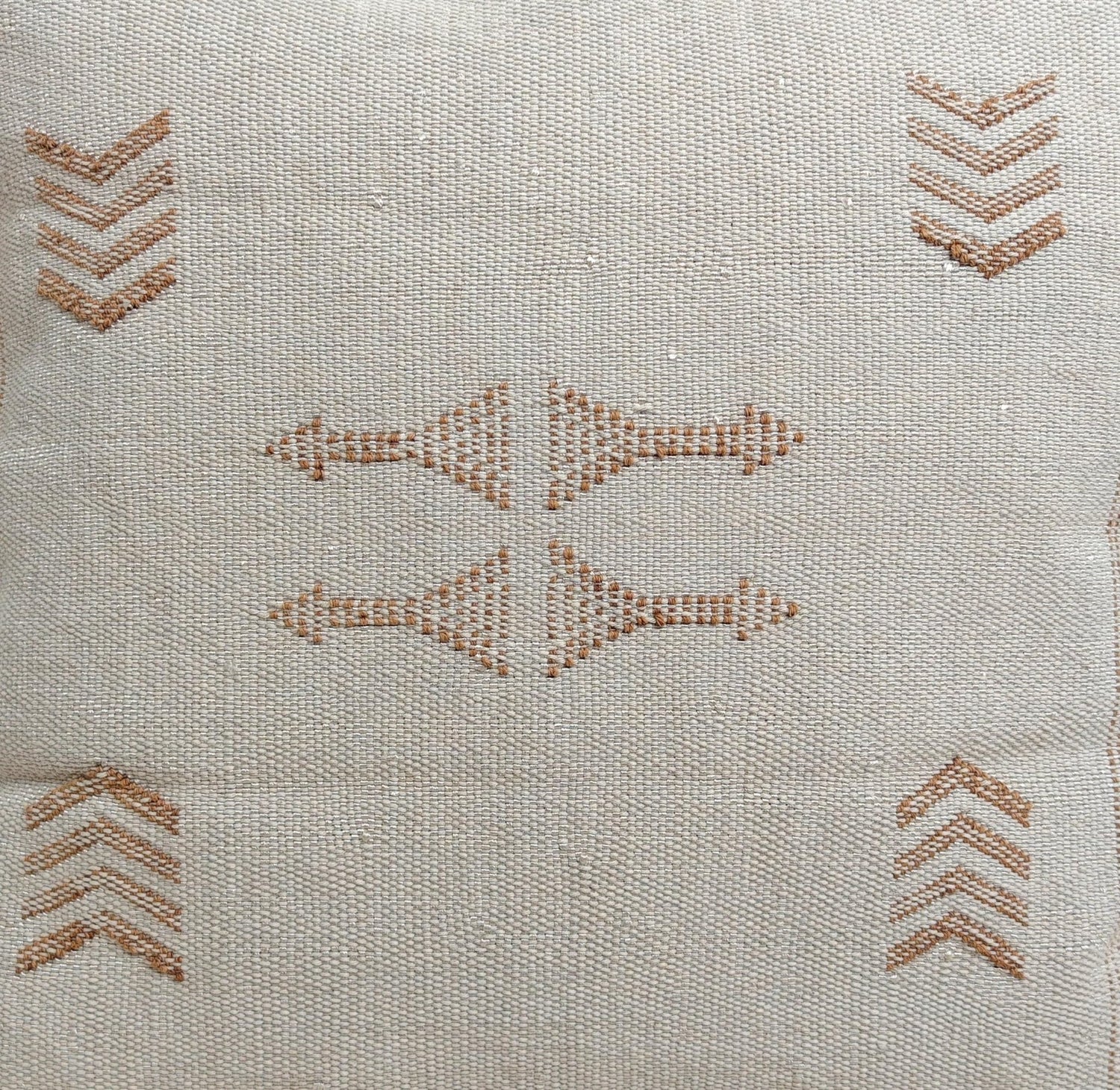 Sabra Kissen aus Marokko, Boho Eklektische Kissenhülle, Marokkanischer orientalischer Kissenbezug in Beige und Braun mit Beber Muster - CocosyBerlin