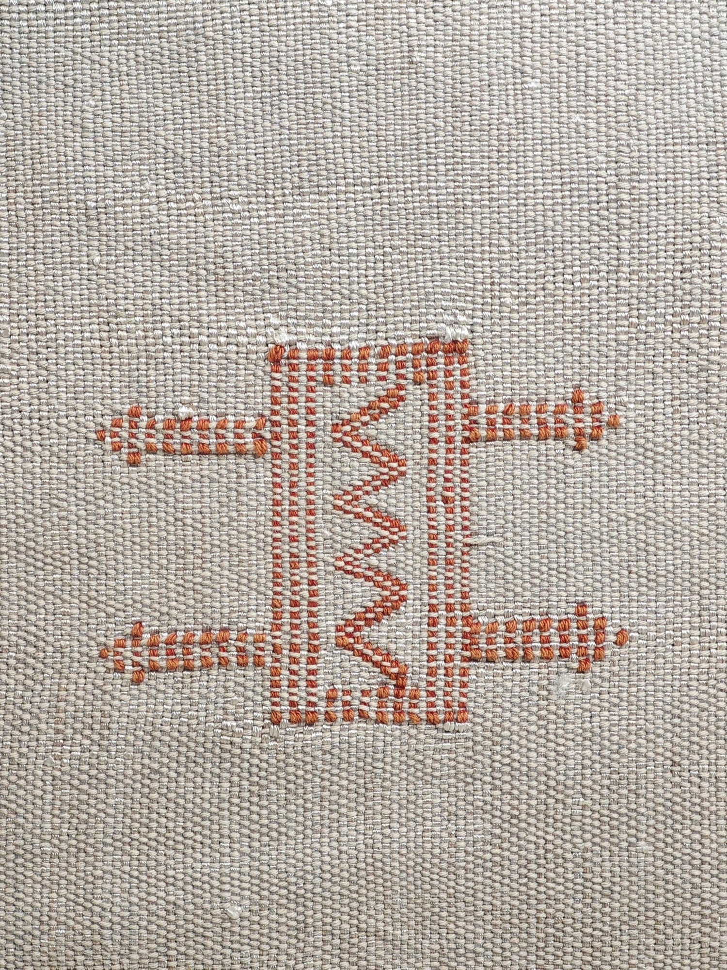 Sabra Kissen aus Marokko, Boho Eklektische Kissenhülle, Marokkanischer orientalischer Kissenbezug in Beige und Terracotta mit Beber Muster - CocosyBerlin