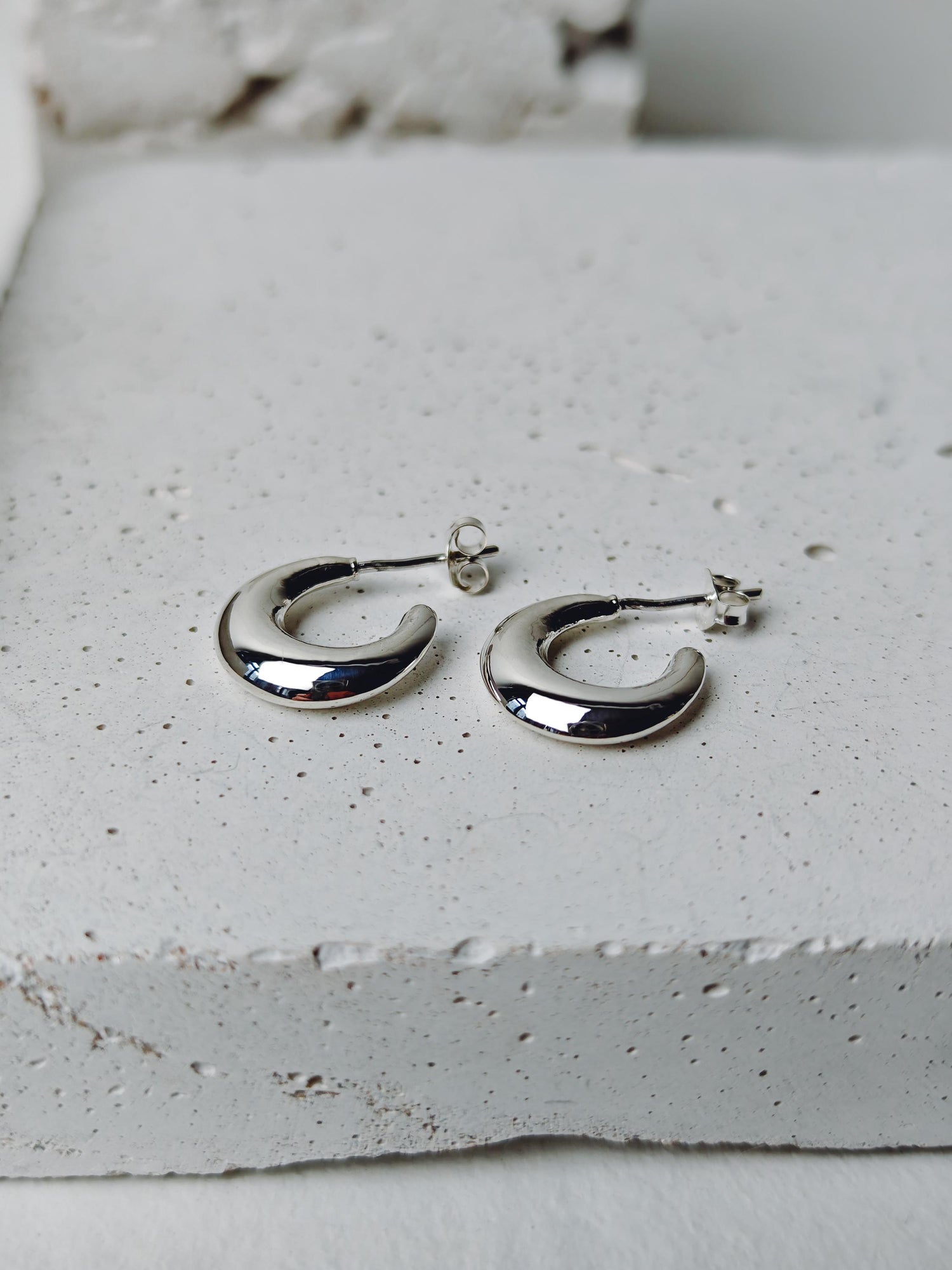 Breite kleine Creolen aus 925 Silber, Halbmond Chunky Creolen 15 mm, Sterling Silber offene Ohrstecker Creolen