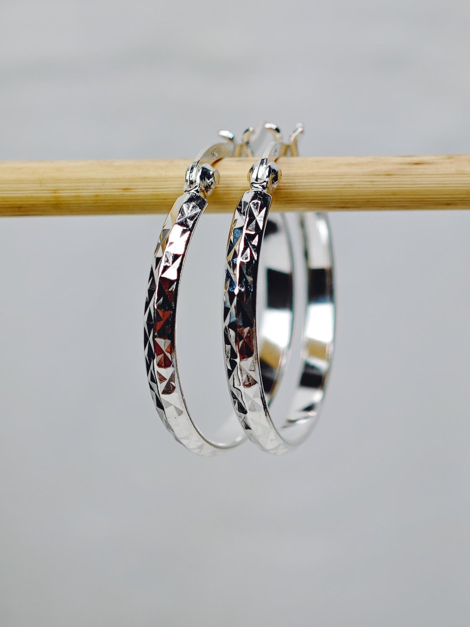 Sterling Silber Creolen, Silber Creolen 25 mm, Minimalistische Creolen 925 Silber strukturiert - CocosyBerlin